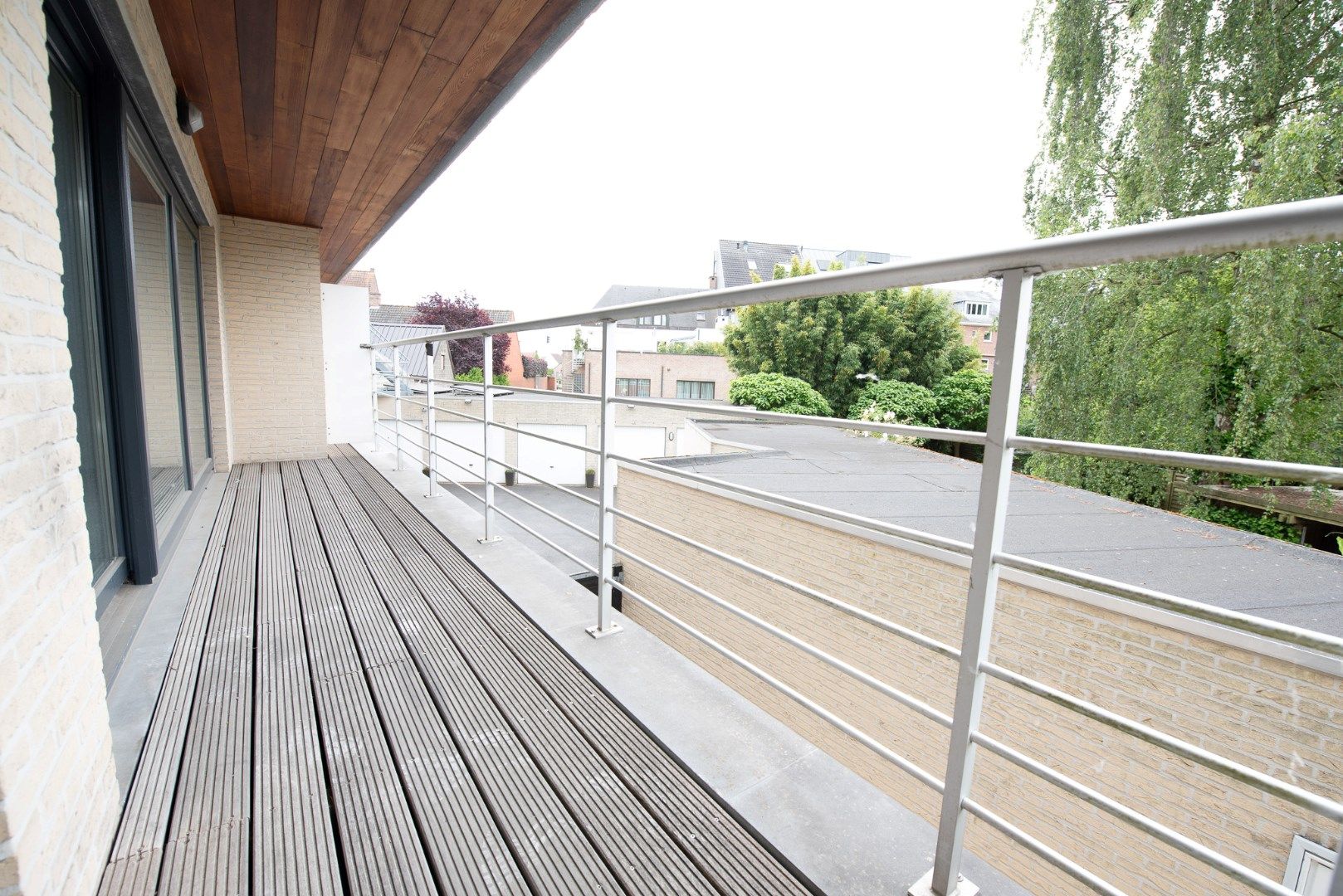 Ruim lichtrijk appartement met 2 slaapkamers en garage te Olsene. foto 6