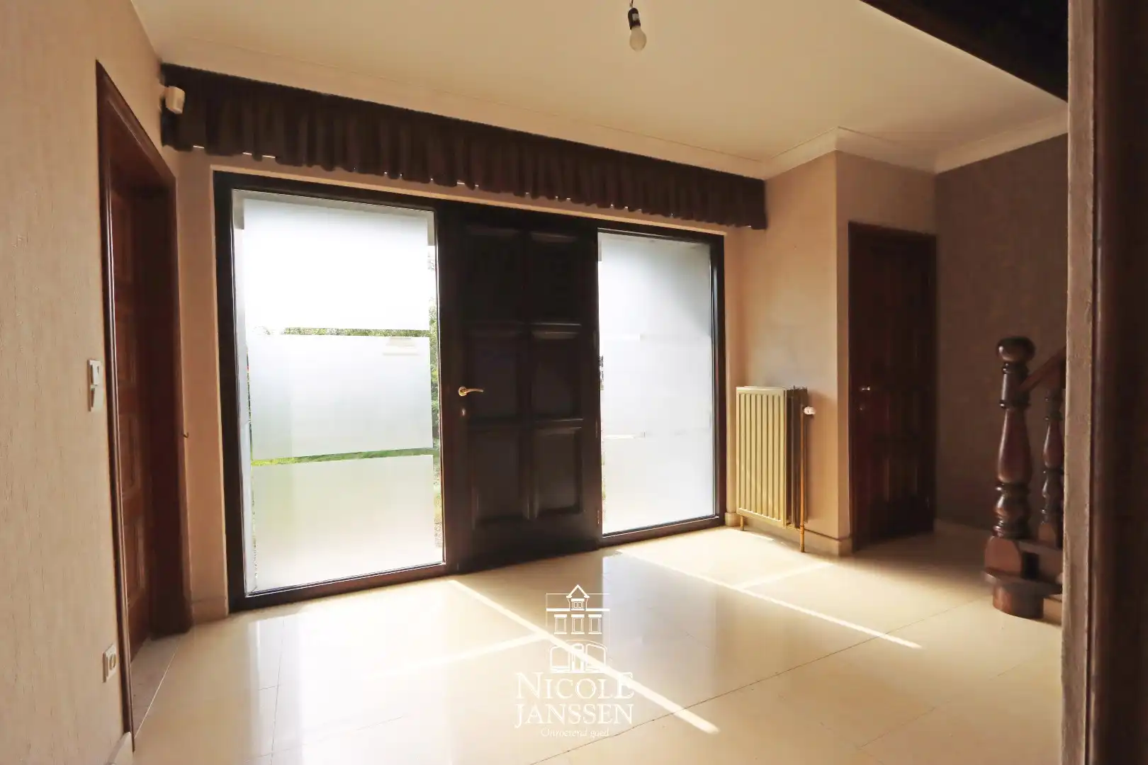 Ruime gezinswoning met studio foto 3