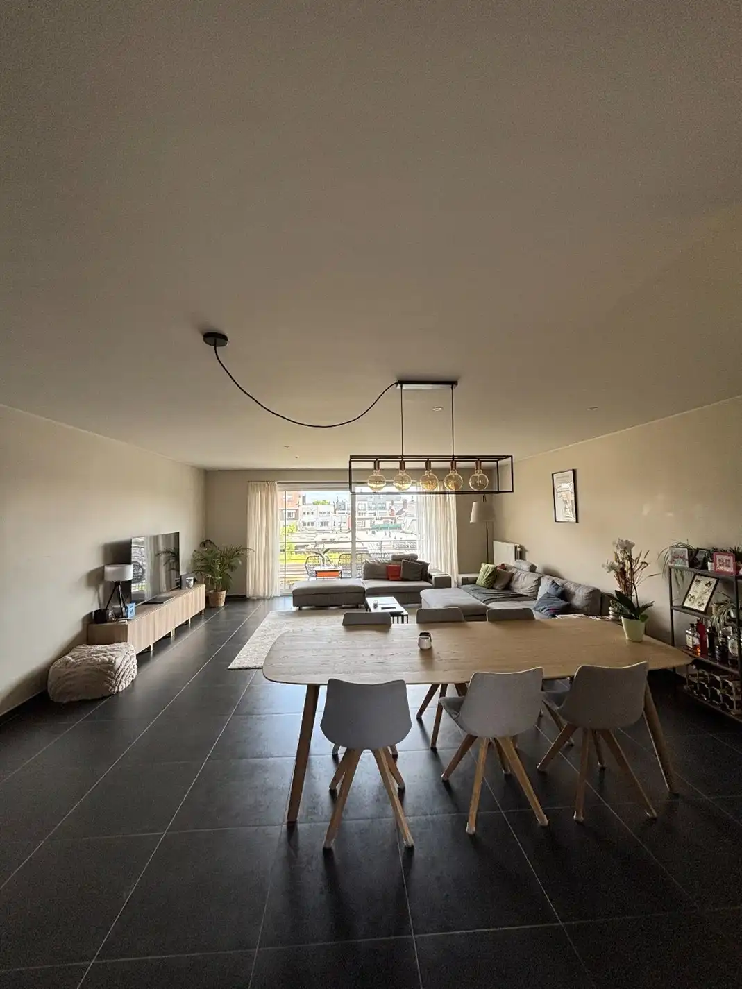 Prachtig appartement met 2 slaapkamers en 2 garages! foto 2