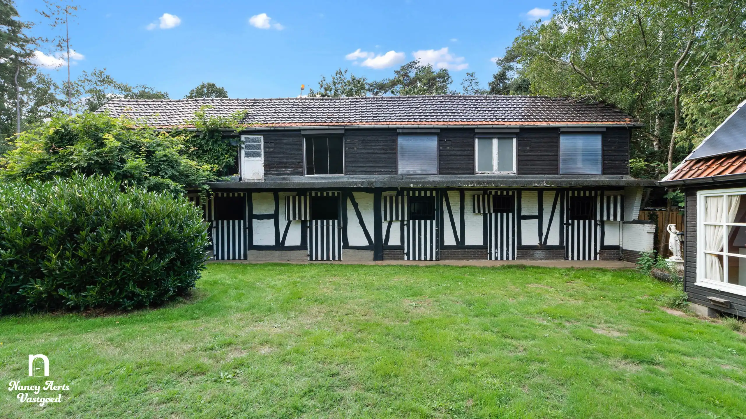 Exclusief landgoed op 1,28 ha met villa en paardenstallen foto 23