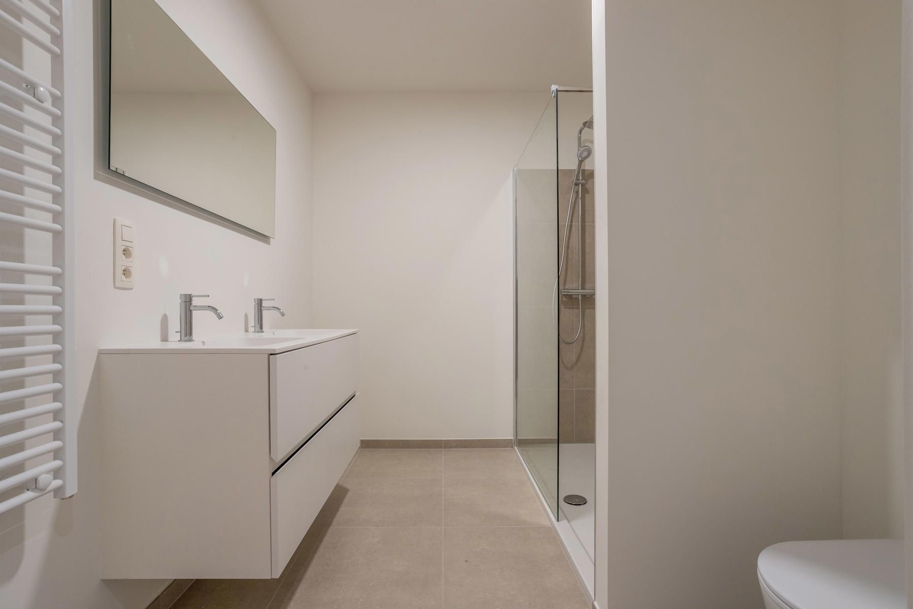 Gelijkvloers appartement met berging en autostaanplaats.  foto 8