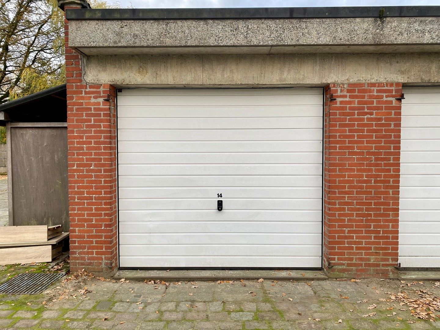 Centrale garagebox te huur aan Augustijnslei foto 2