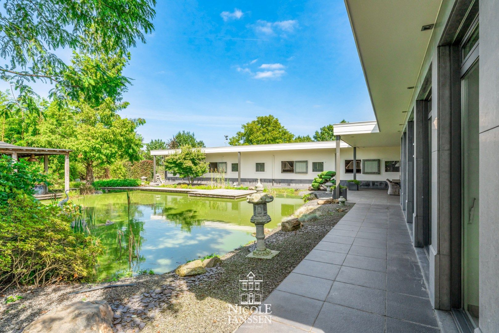 Moderne riante woning met paardenstallen en uitgestrekte weiden foto 42