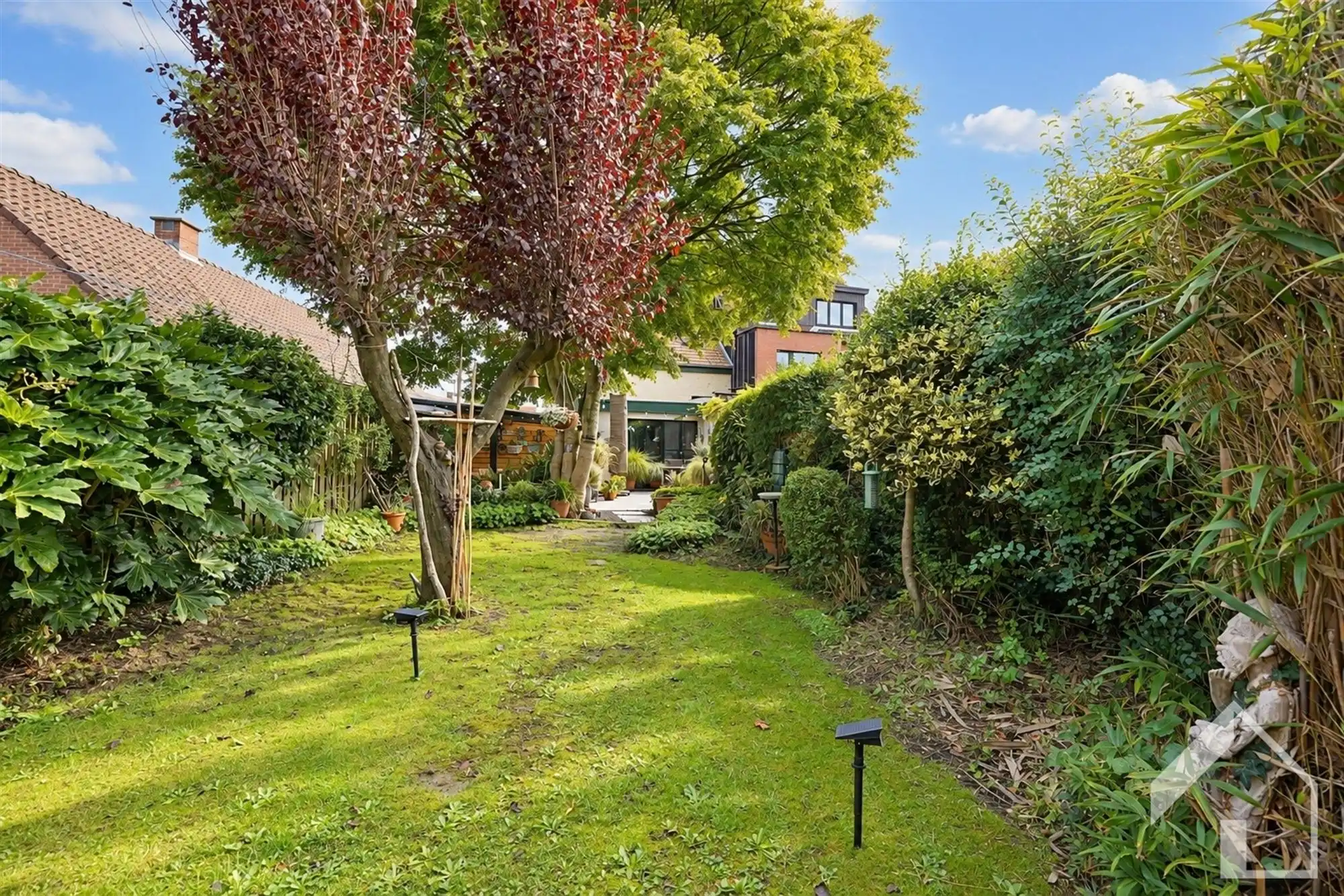 Woonhuis met potentieel, zij-ingang en prachtige tuin foto 15