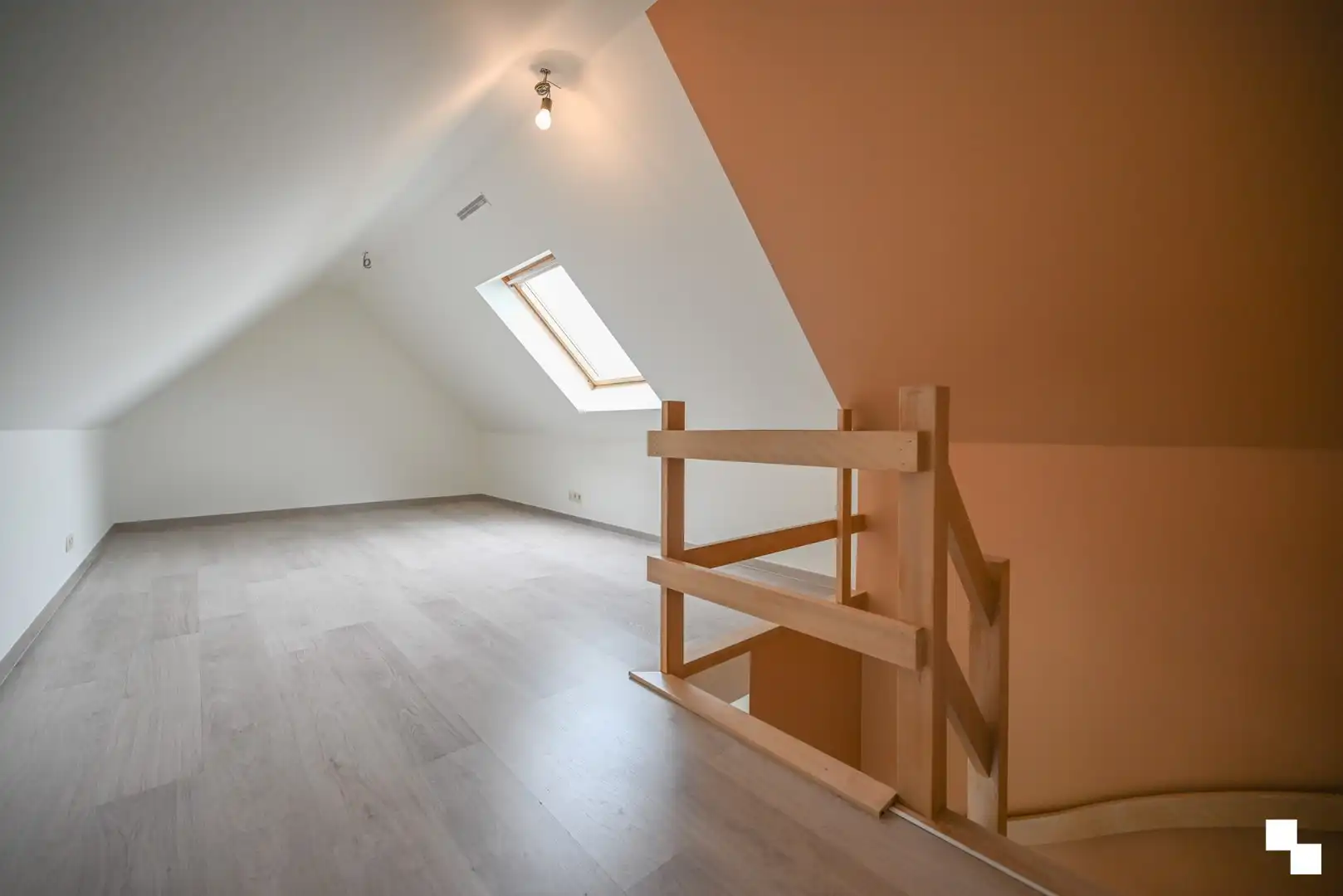 Duplex appartement met garage en twee staanplaatsen nabij centrum Izegem foto 22