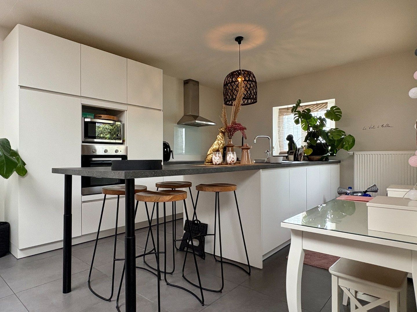 Ruime woning met EPC B, 3 slaapkamers, een zuidgerichte tuin en een ruime zolder met veel mogelijkheden te koop in Wevelgem foto 4