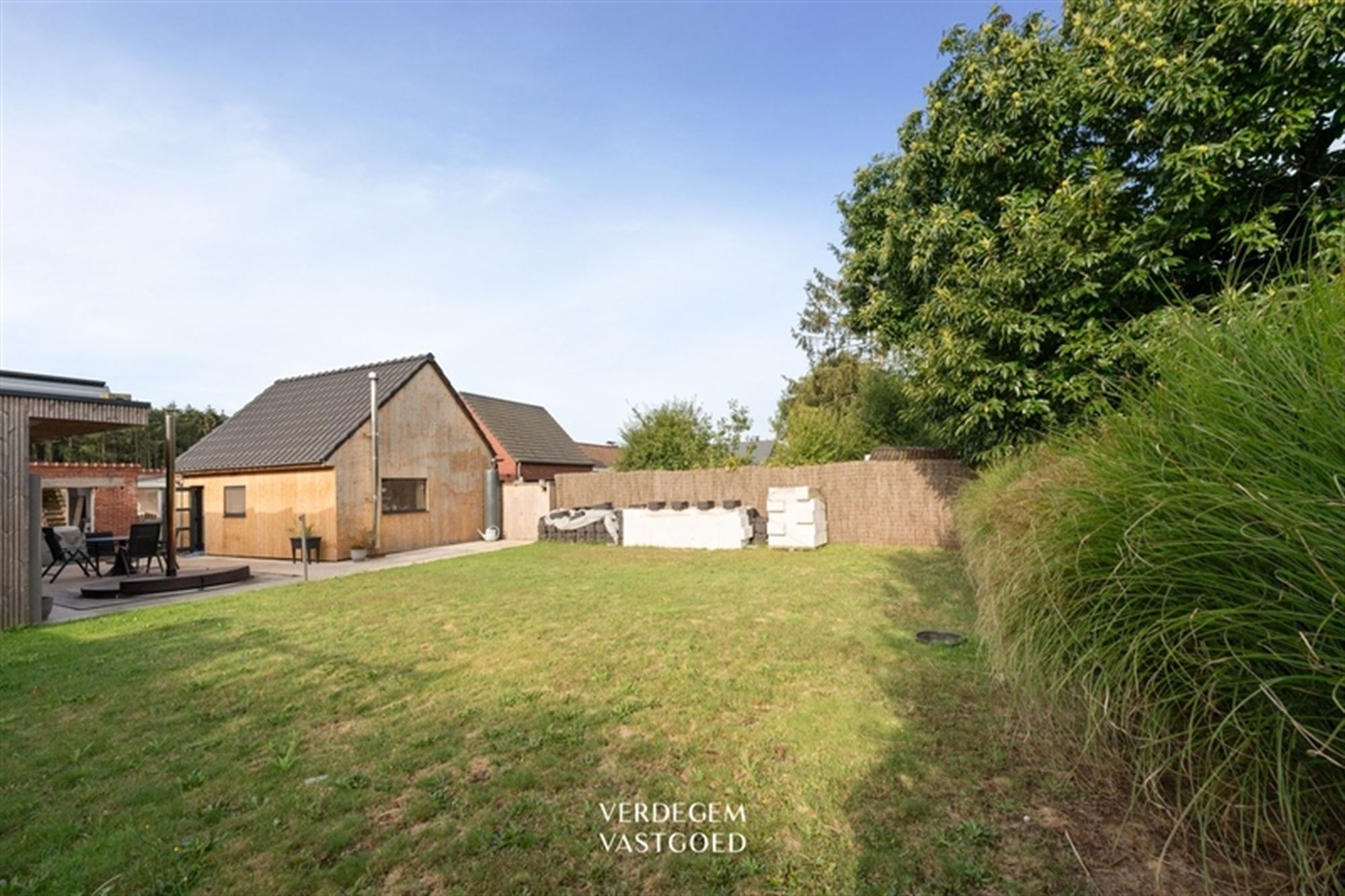 Verder af te werken renovatieproject, inclusief tinyhouse, wellnesstuin in de prachtige omgeving van de Langelede foto {{pictureIndex}}