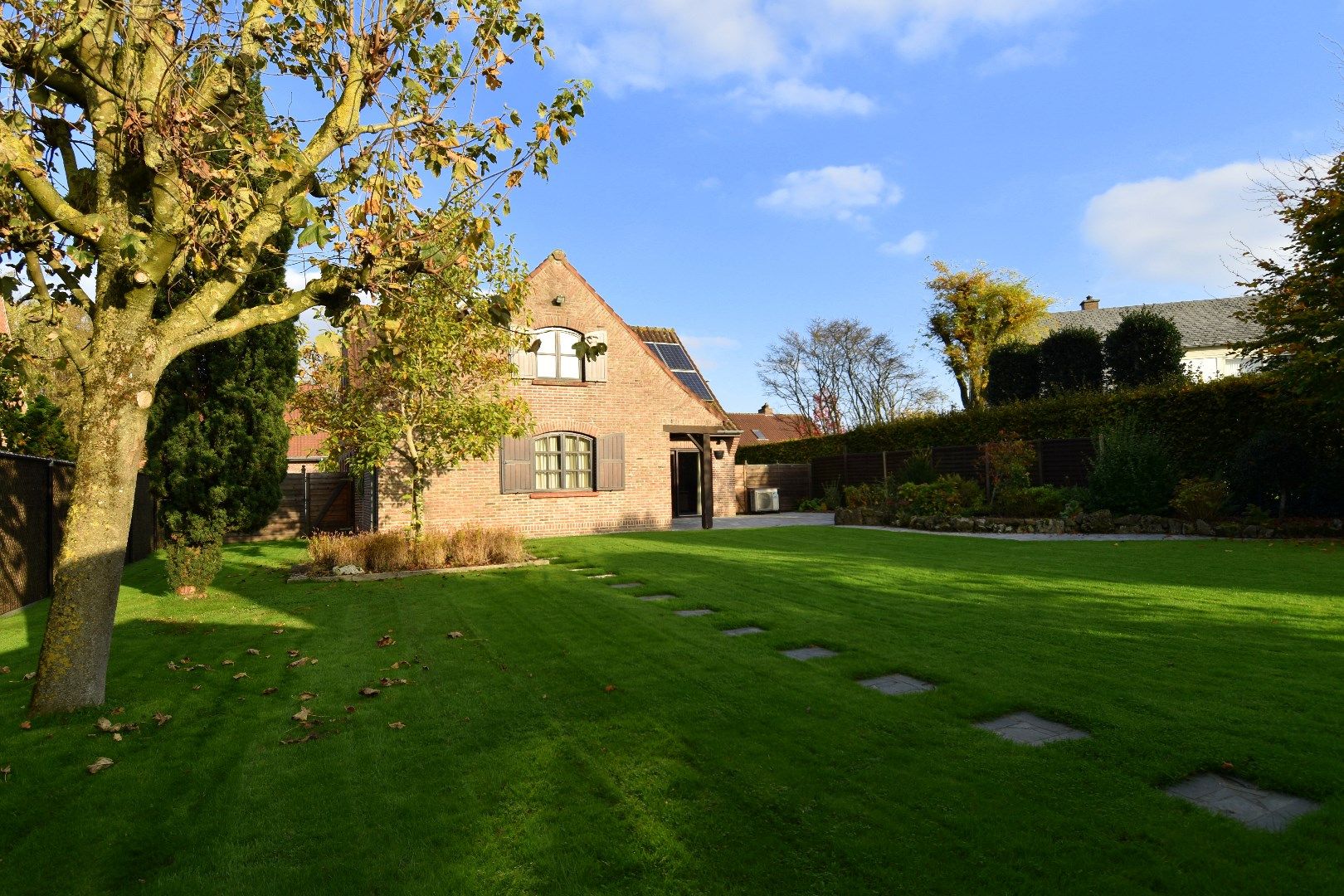 Villa met 4 slaapkamers, garage en zonnige tuin te koop in residentiële omgeving vlakbij Gullegem-centrum foto 17