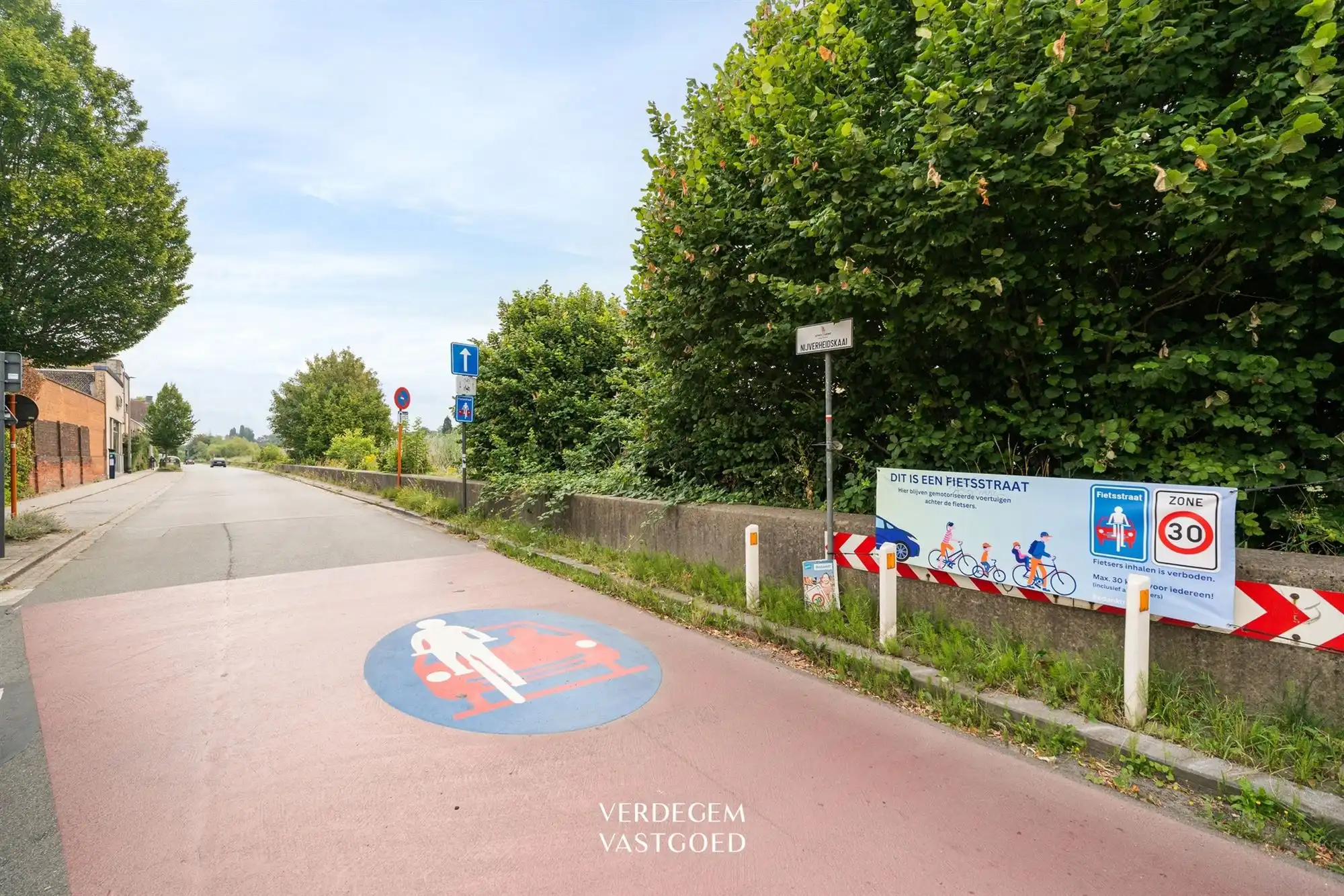 Karaktervolle woning met fijne tuin foto 17
