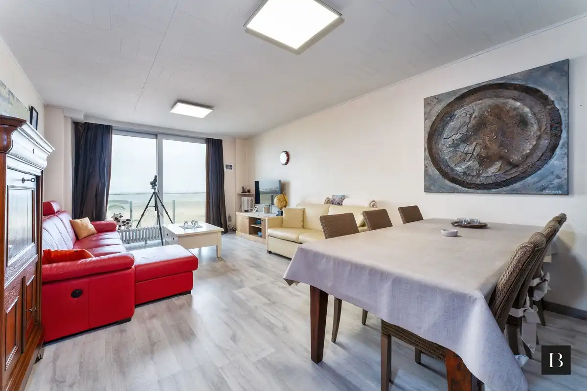 Ruim appartement op 1ste verdieping met frontaal zeezicht foto 3