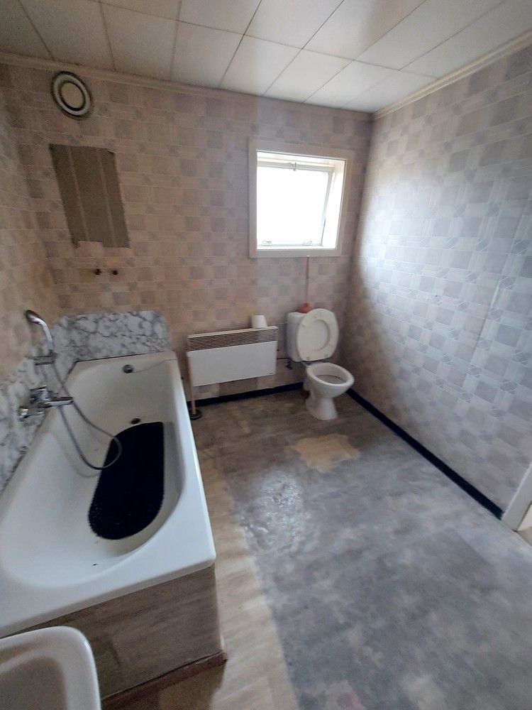 Ruime te renoveren woning foto 10