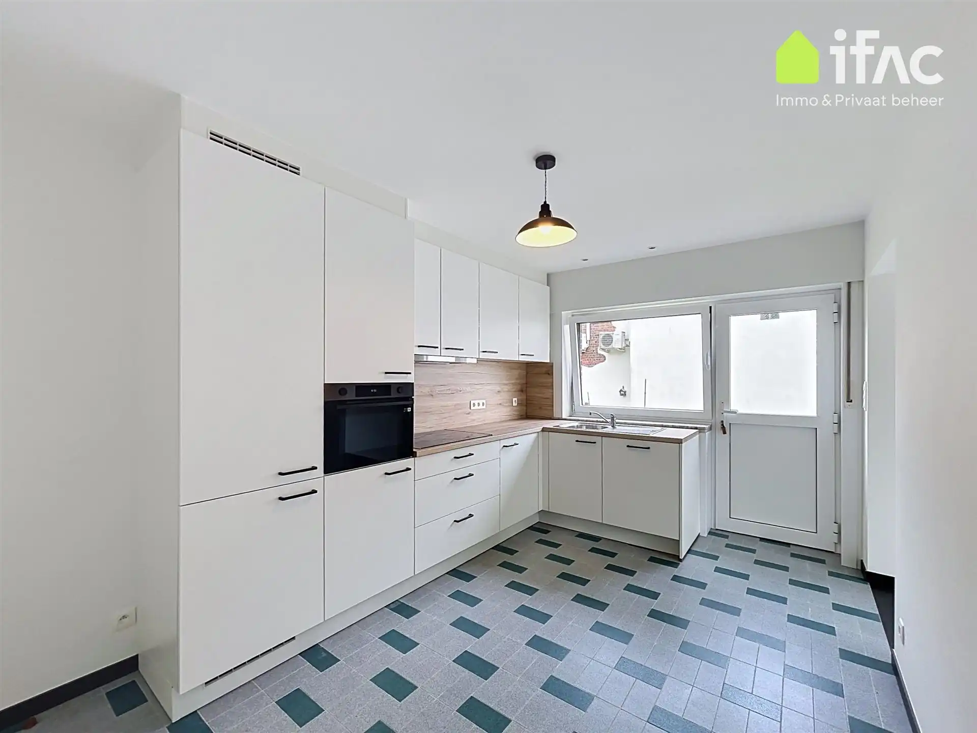 Gerenoveerde woning met 2 slaapkamers en grote tuin foto 5