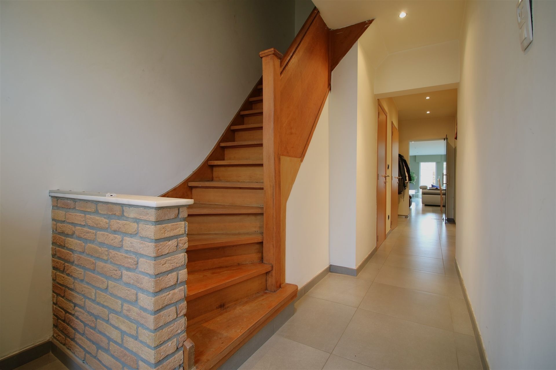 Woning half-open bebouwing met tuin foto 15