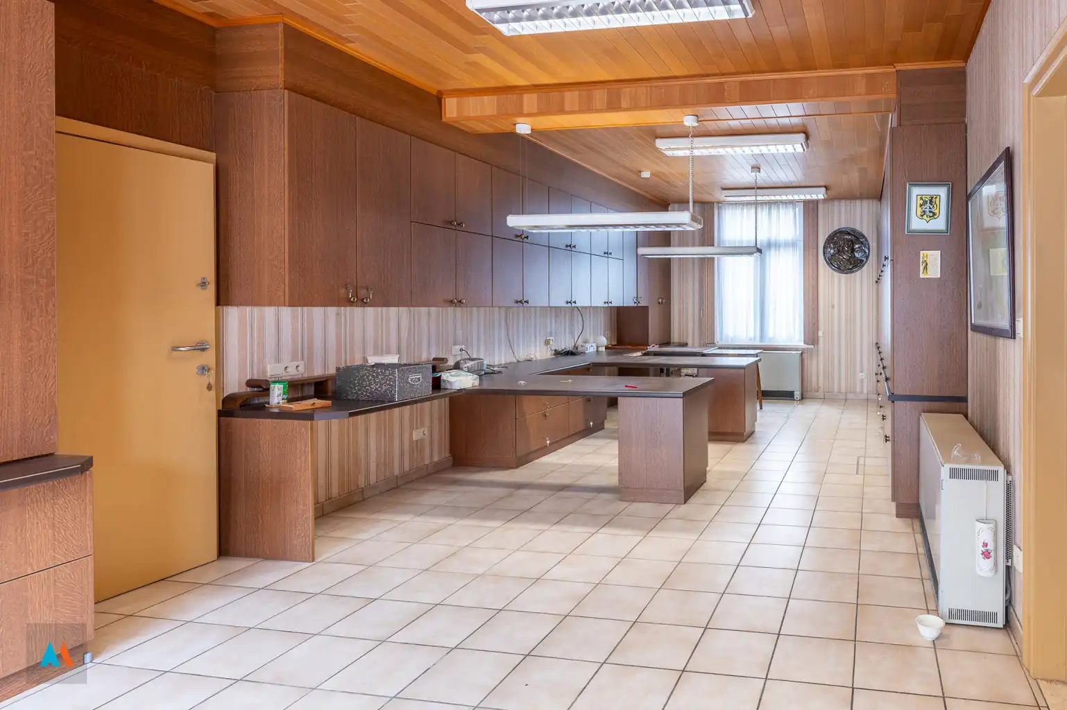 Gezinswoning met ruime loods foto 16