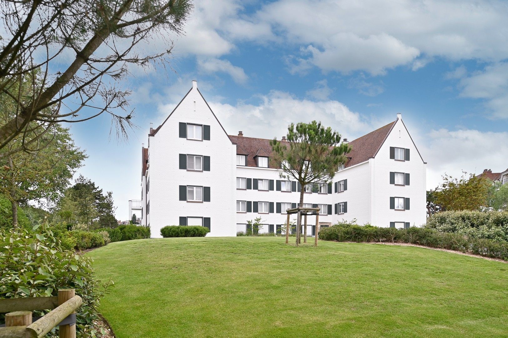 Uitzonderlijk hoekappartement van 188m² met open zicht op de Approach Golf in hartje Zoute. foto 2