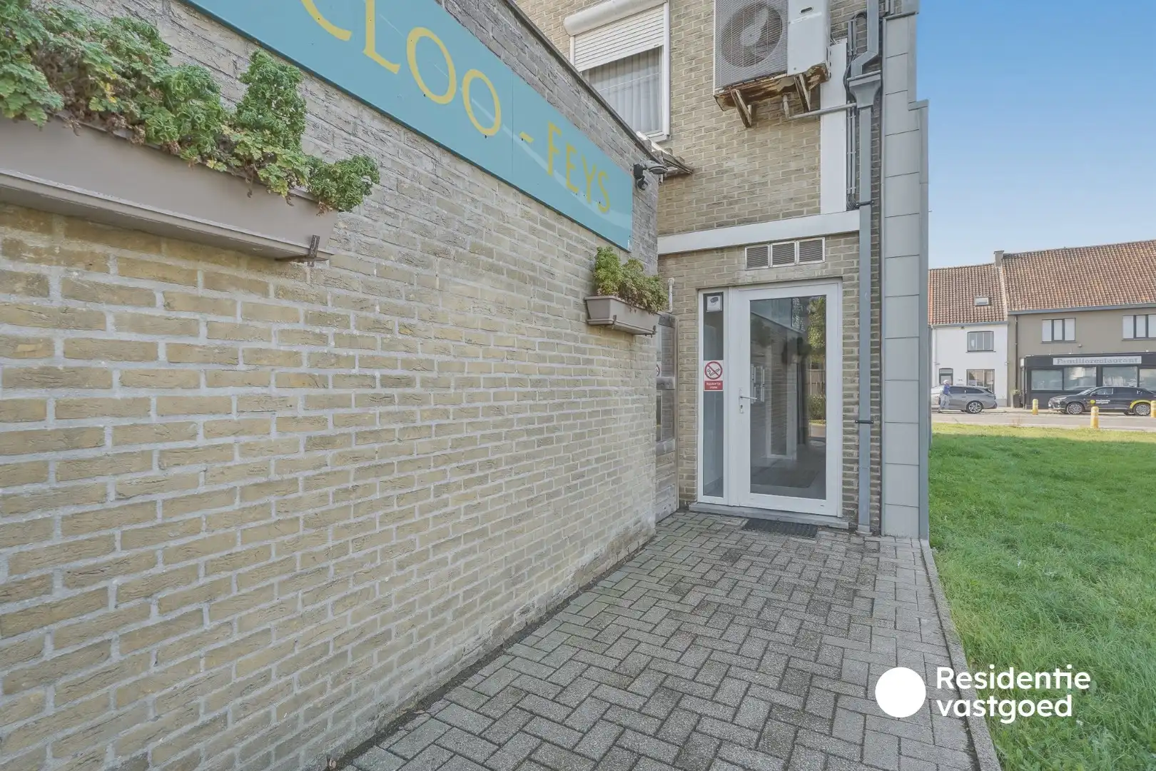 Opbrengsteigendom met handelszaak op goede ligging in Zedelgem foto 23