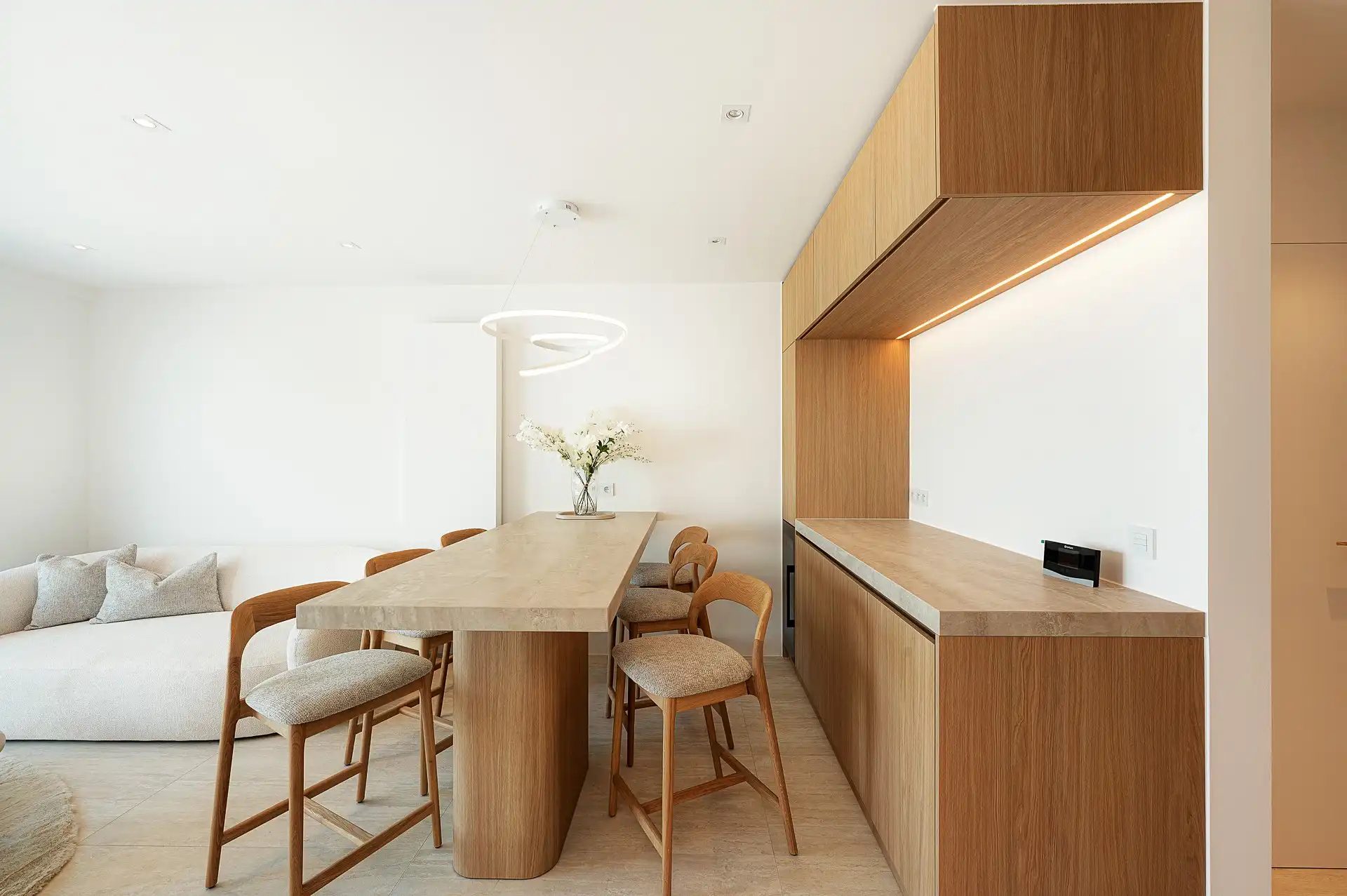 Prachtig gerenoveerd penthouse met panoramische zichten en zonnige ruime terrassen gelegen op de Zeedijk te Duinbergen foto 6