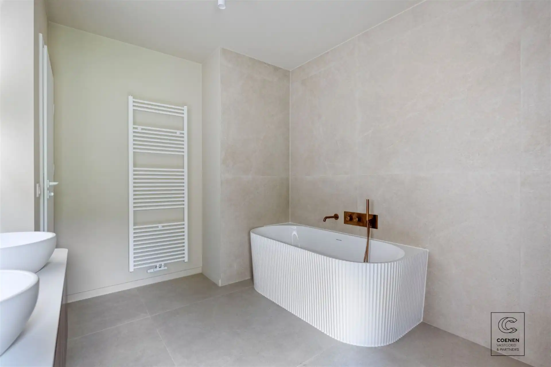 Prachtig gerenoveerde woning met 4 slpk's en riante tuin! foto 16