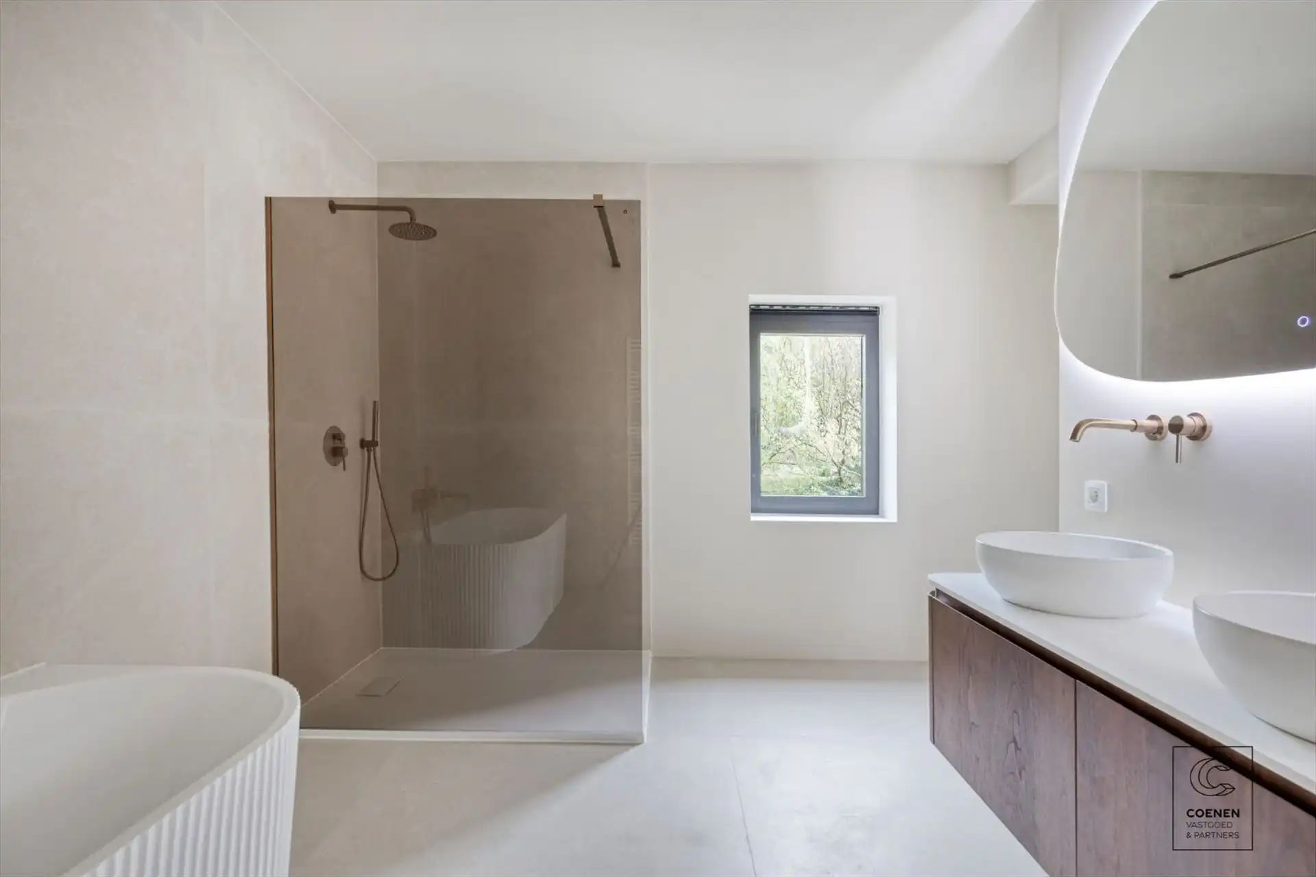 Prachtig gerenoveerde woning met 4 slpk's en riante tuin! foto 16