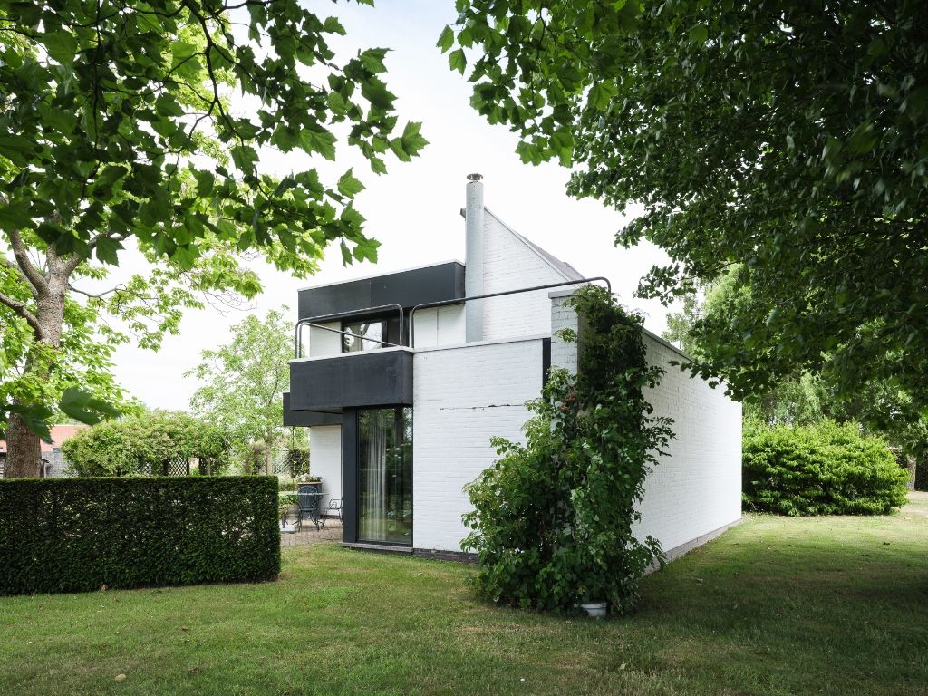 Vrijstaande modernistische villa te Zomergem op een uitzonderlijk perceel van 2.595m². foto 13