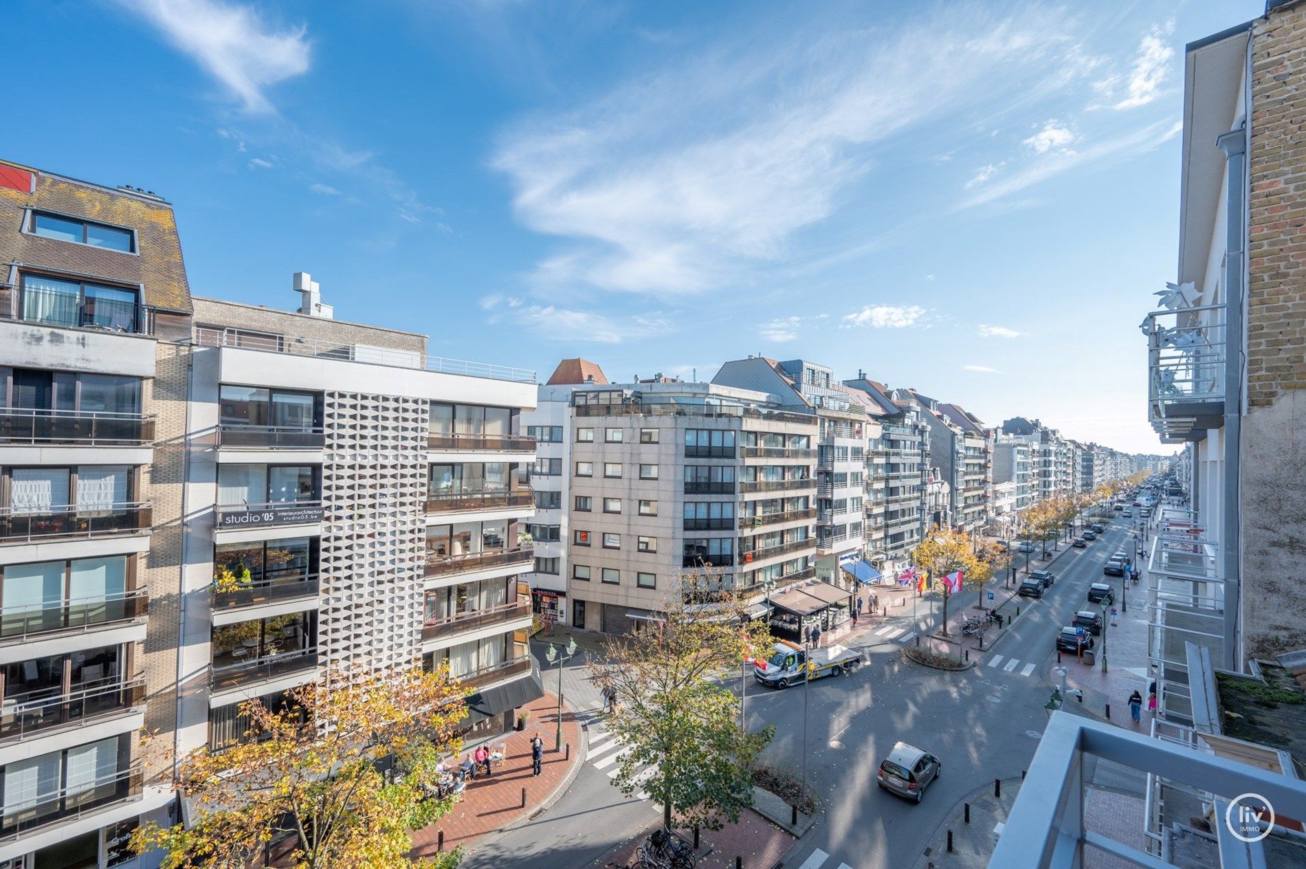 Uniek gerenoveerd appartement met een prachtige gevelbreedte centraal gelegen op de Lippenslaan te Knokke.  foto 7