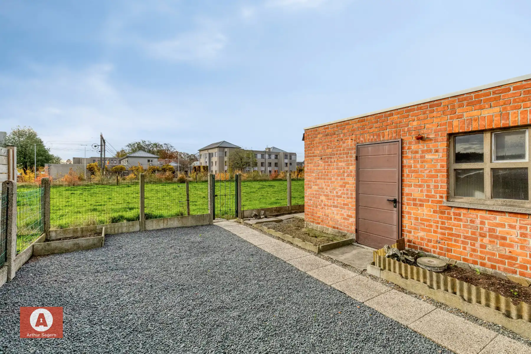 Gezinswoning mét karaktergevel & garage pal bij het centrum. foto 26