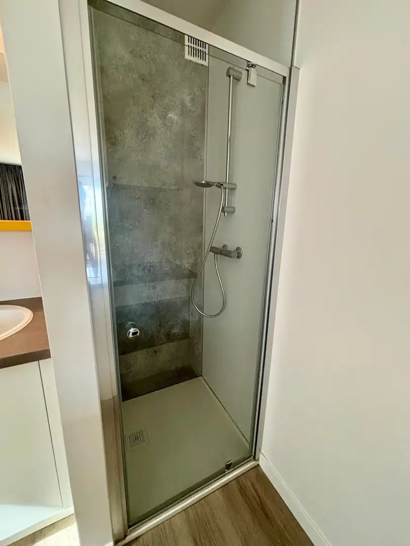 Bemeubelde studentenkamer met privé-keuken & badkamer – Hoog Kortrijk foto 6