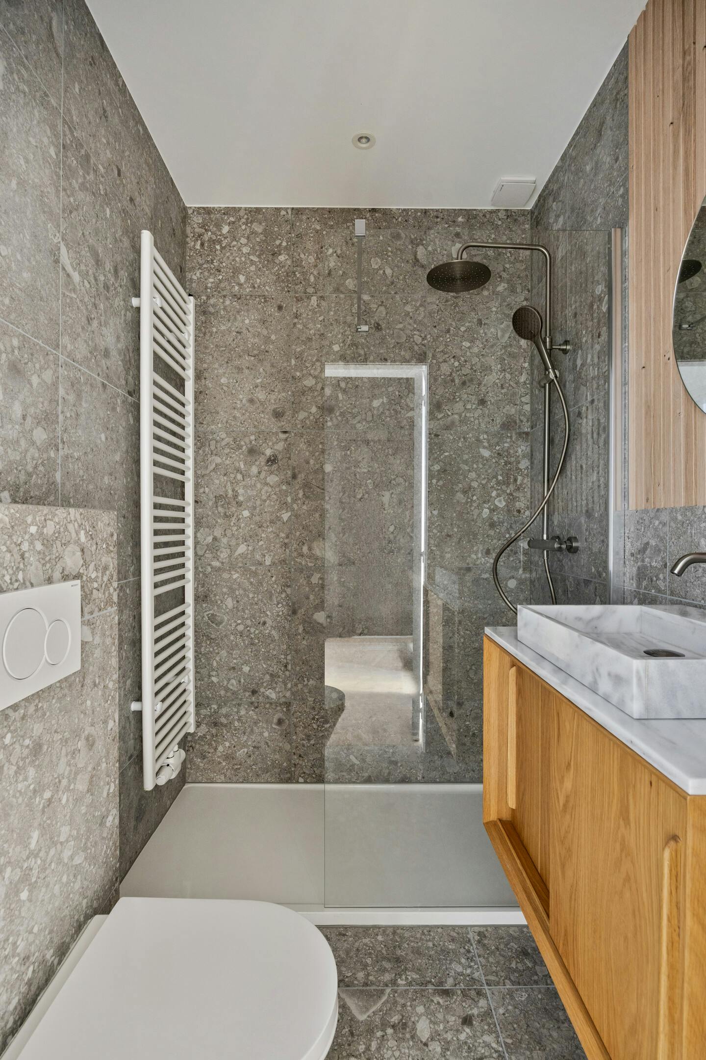 Gerenoveerd gelijkvloers appartement met twee slaapkamers foto 7