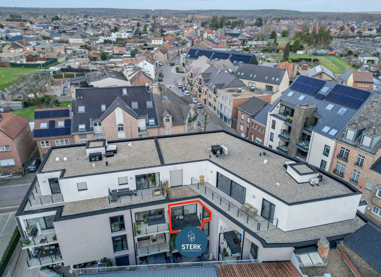 RECENT APPARTEMENT INCLUSIEF PARKING + 2 BERGINGEN IN CENTRUM LANAKEN !  foto 4