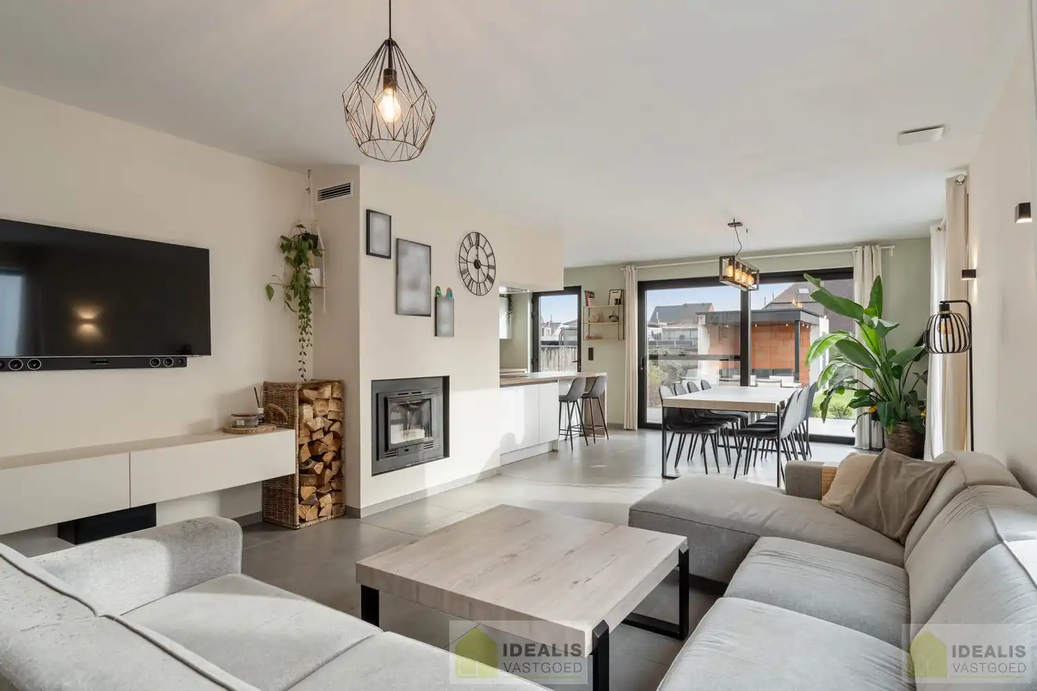 RECENTE, PERFECT ONDERHOUDEN EN MODERN OPGETROKKEN WONING foto 16