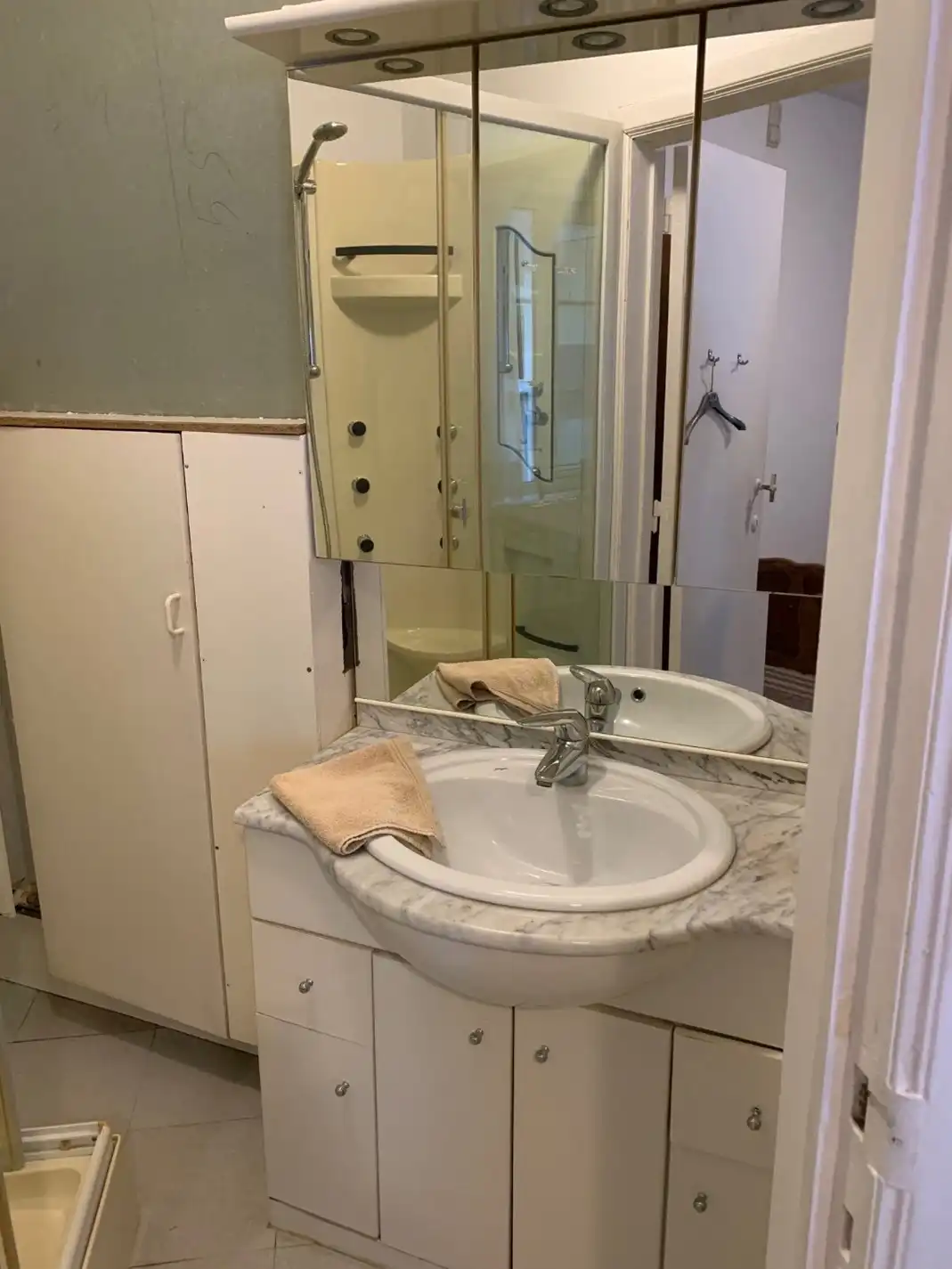 Gemeubeld appartement op het gelijkvloers - 1 slaapkamer en koertje foto 13