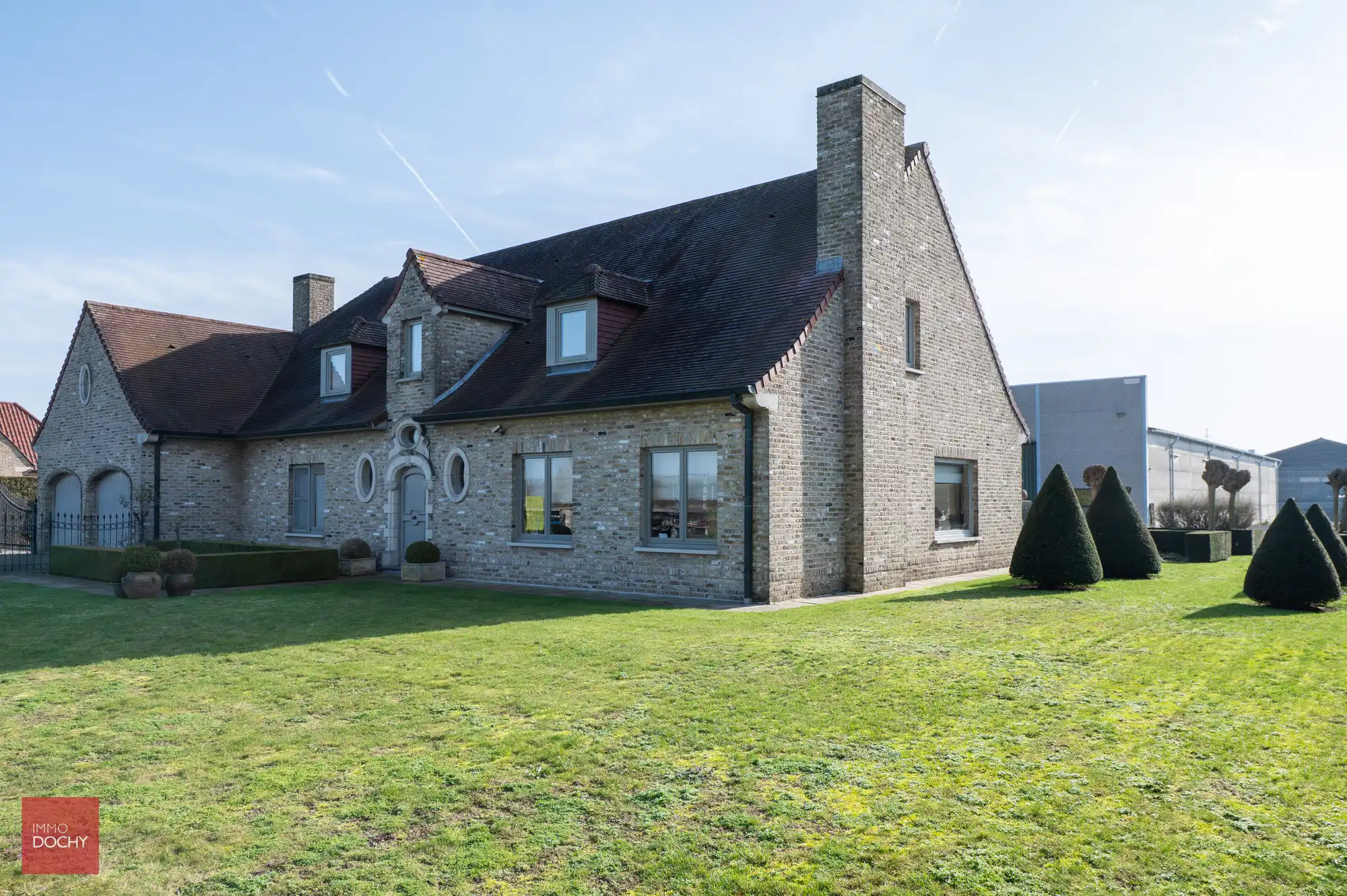 Villa met magazijn te huur – uitstekende ligging foto 9