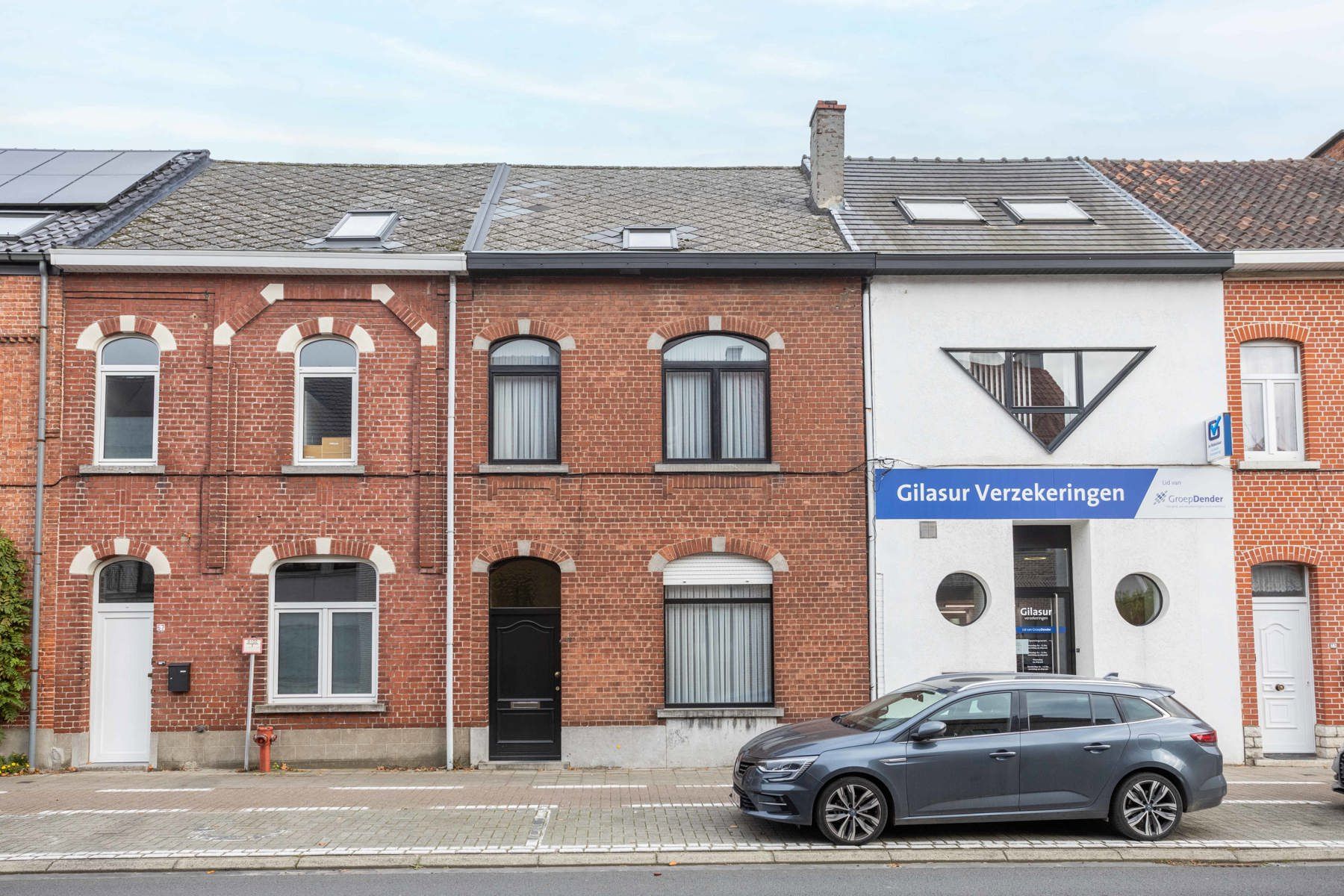 Te koop: op te frissen woning met gunstige ligging te Aalst! foto 2