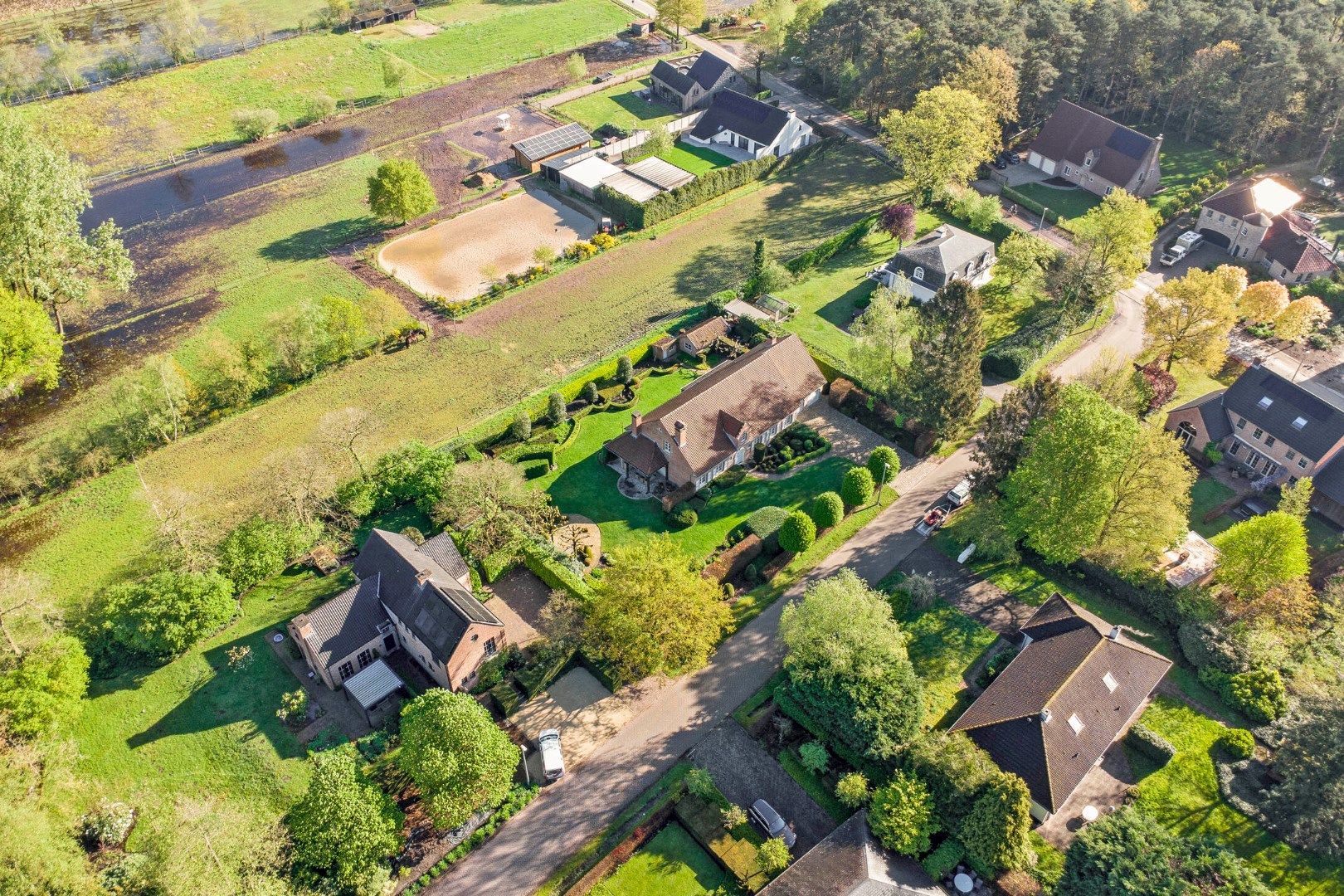 Ruim ingedeelde, goed onderhouden villa op een rustige locatie. foto 34