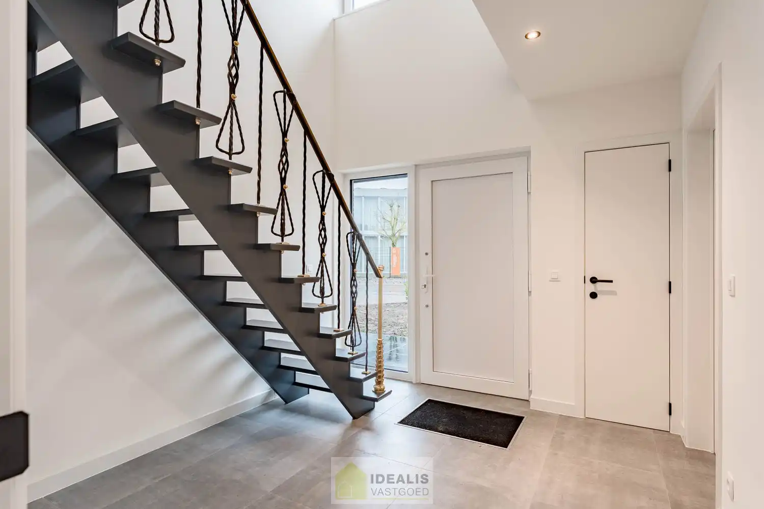 Schitterend volledig vernieuwde woning met een heerlijke open leefruimte, luxe keuken, 3 ruime slaapkamers, een ruime luxueuze badkamer én een apart bureel foto 5