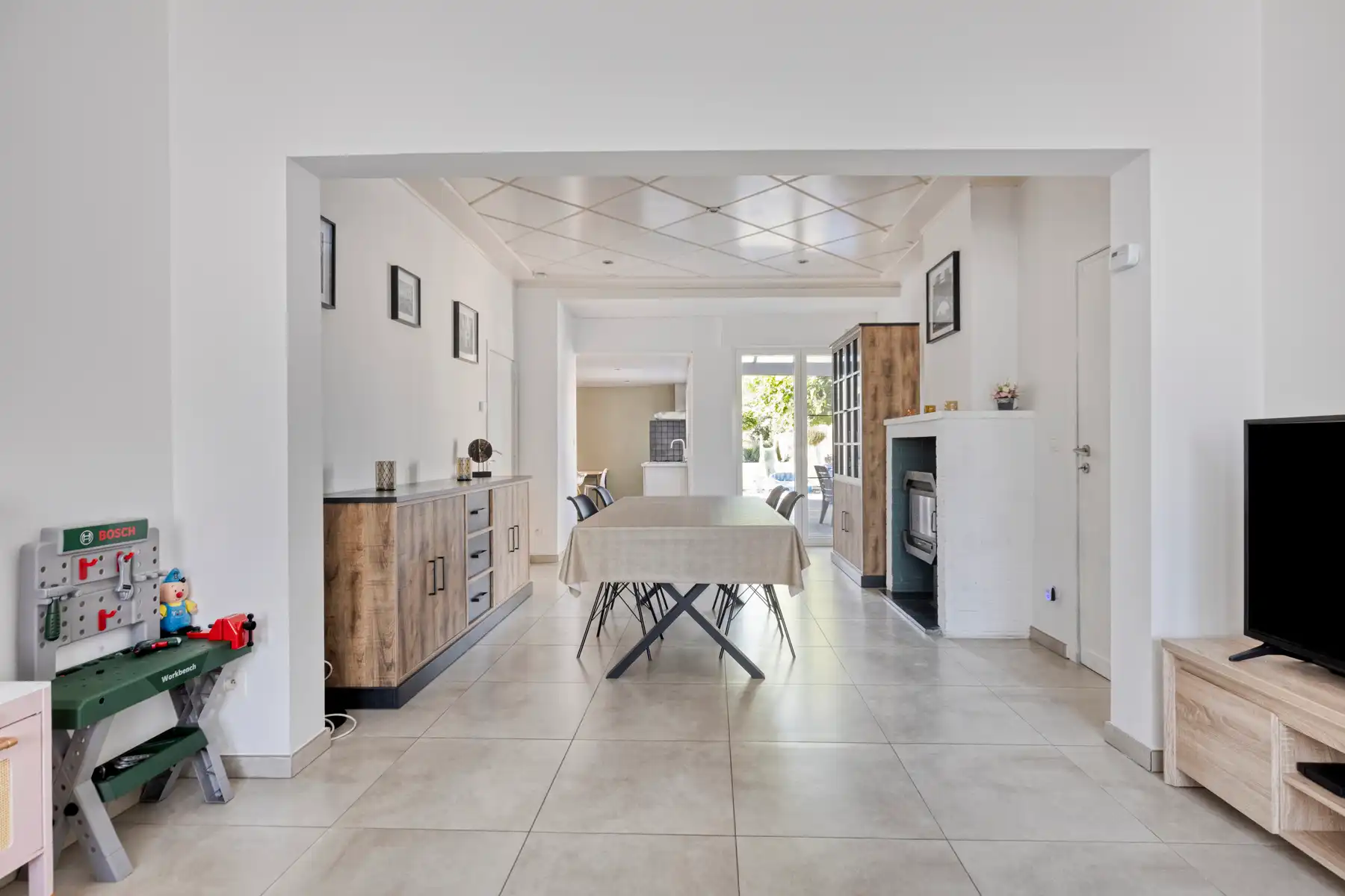 Ruime instapklare gezinswoning met 4 slaapkamers & garage. foto 6