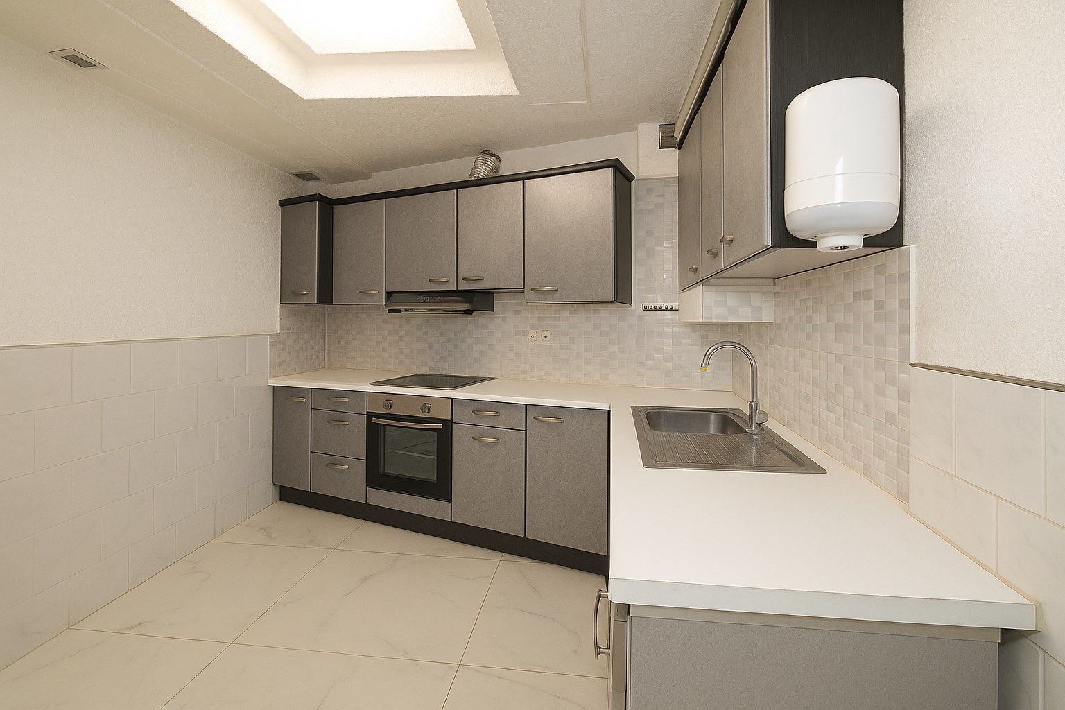 Te koop in Sint-Niklaas: ruime halfopen bebouwing met 4 slaapkamers, dubbele oprit en een grote, uitgestrekte zuidgerichte tuin – ideaal voor gezinnen! foto 7