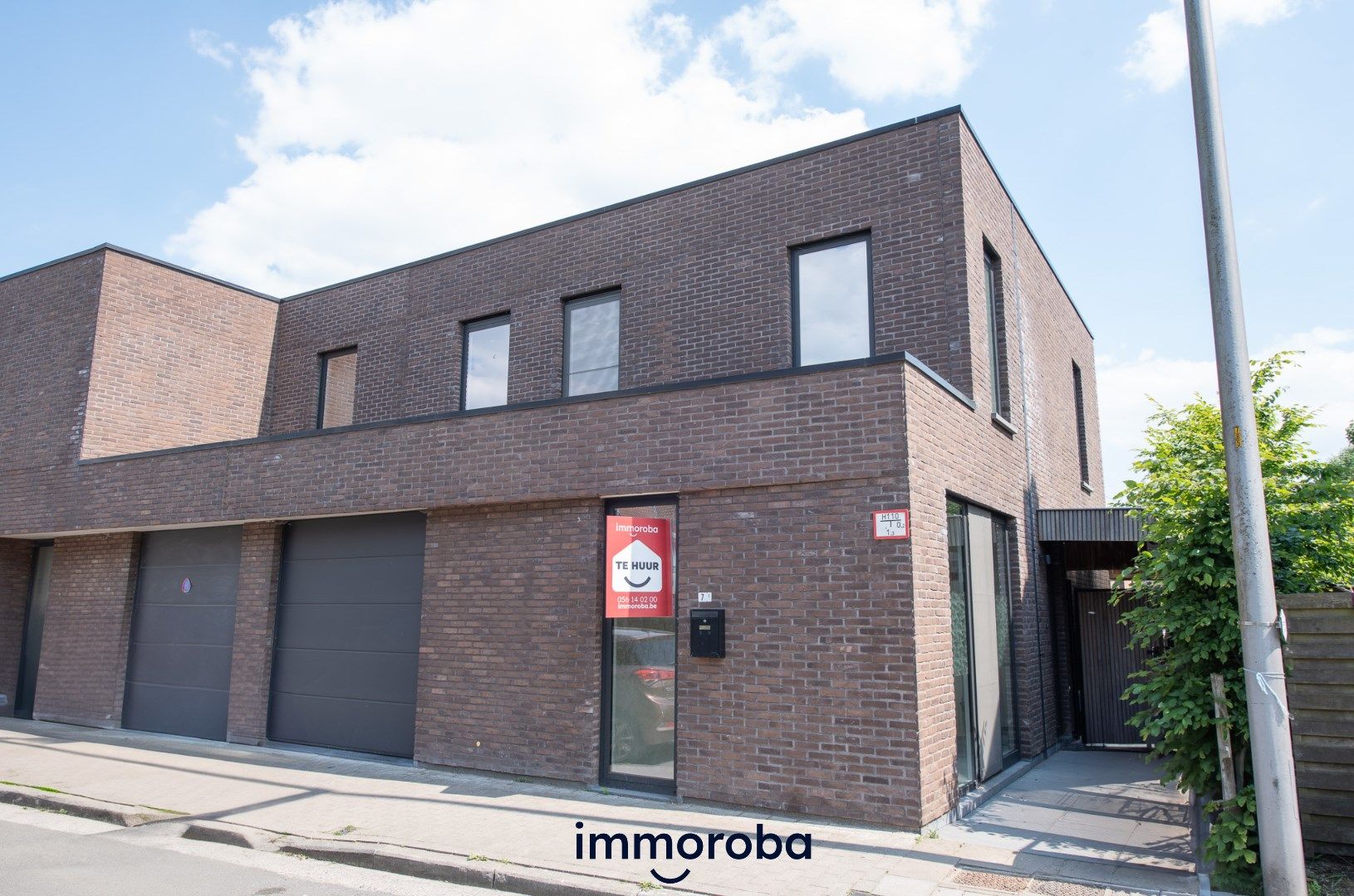 BEZOEKMOMENT IS VOLZET! Moderne gezinswoning te Kruisem foto {{pictureIndex}}
