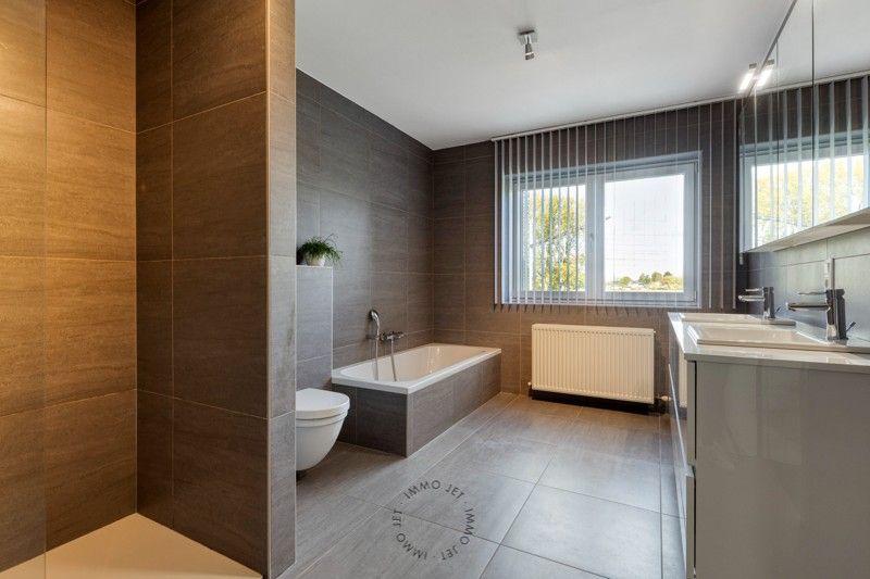 Moderne halfopen woning met 4 slaapkamers en zonnepanelen in Nieuwkerken-Waas foto 15