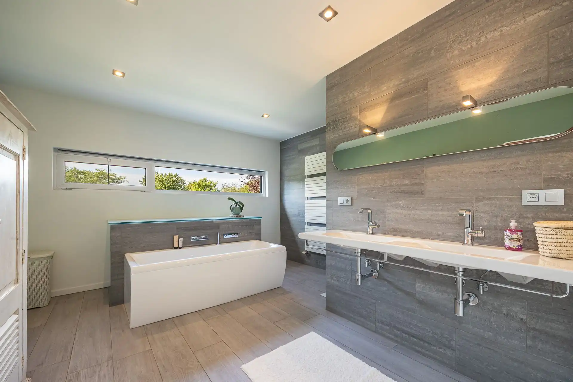 Volledig gerenoveerde gezinswoning met 5 slpks te Kontich foto 15