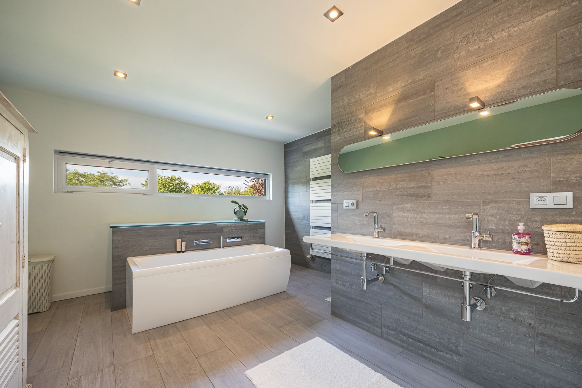 Volledig gerenoveerde gezinswoning met 5 slpks te Kontich foto 15