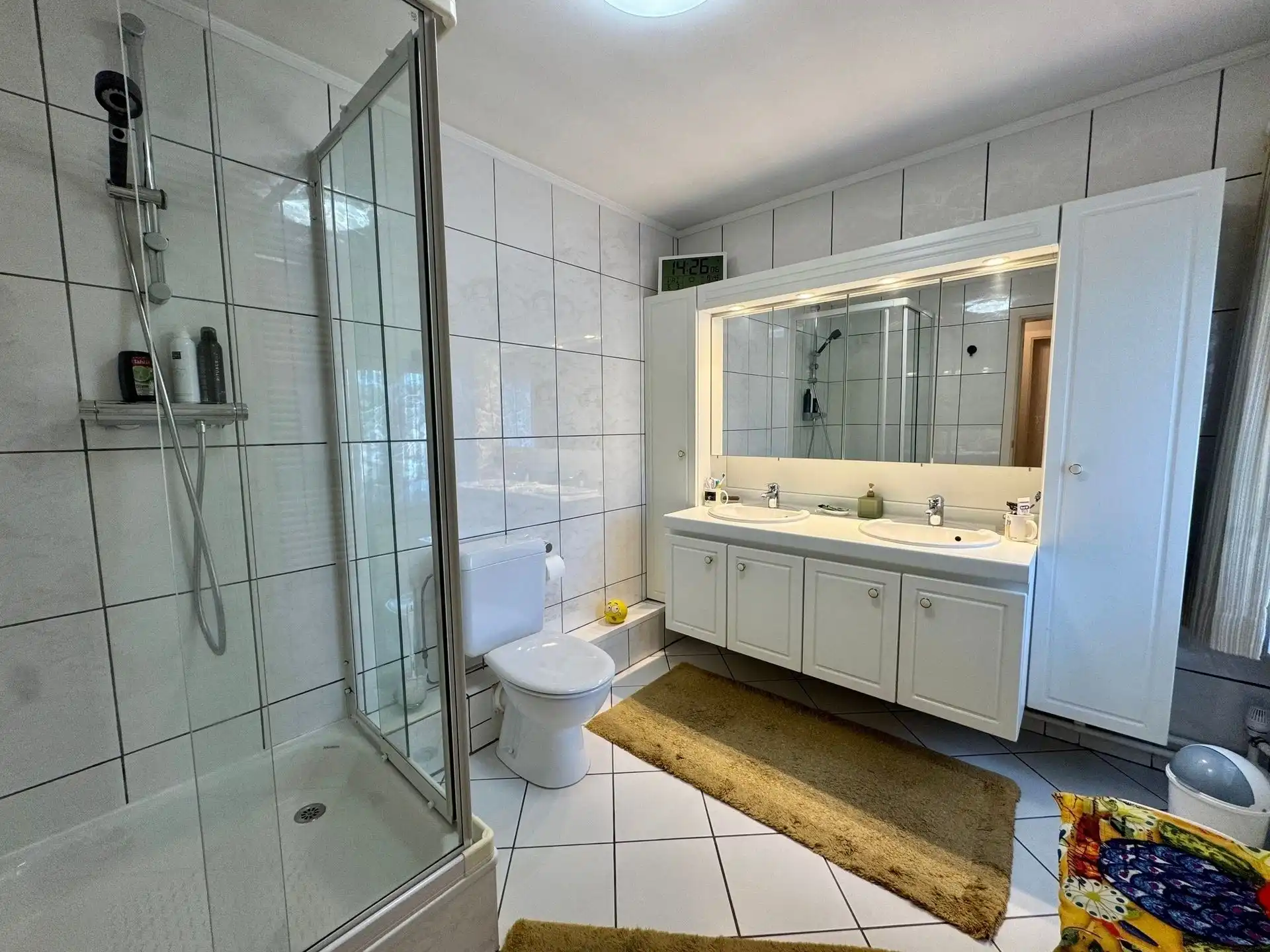 Halfopen bebouwing in rustige straat te As foto 20