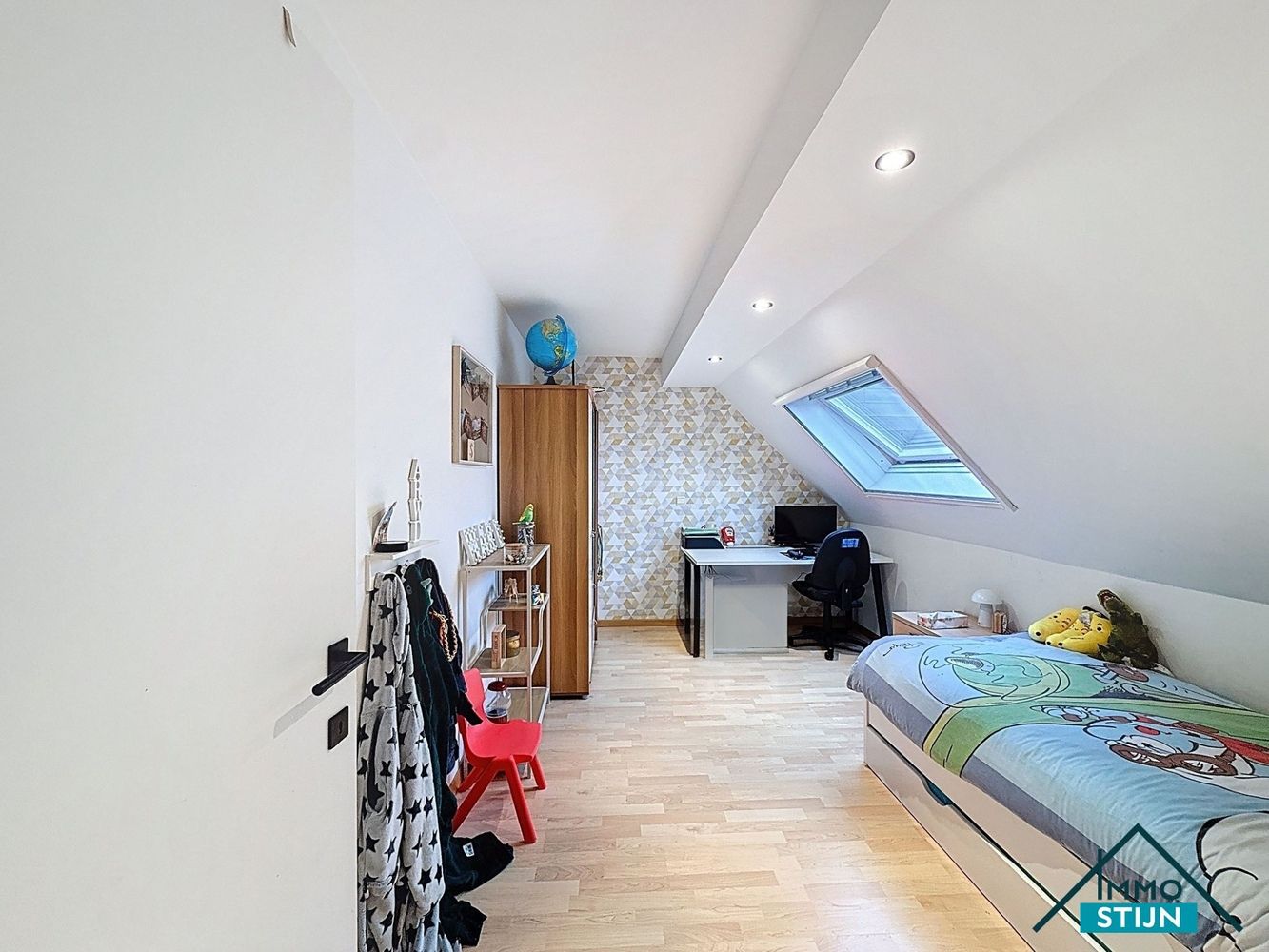 Gezinswoning met 4 slaapkamers in rustige doodlopende straat foto 12