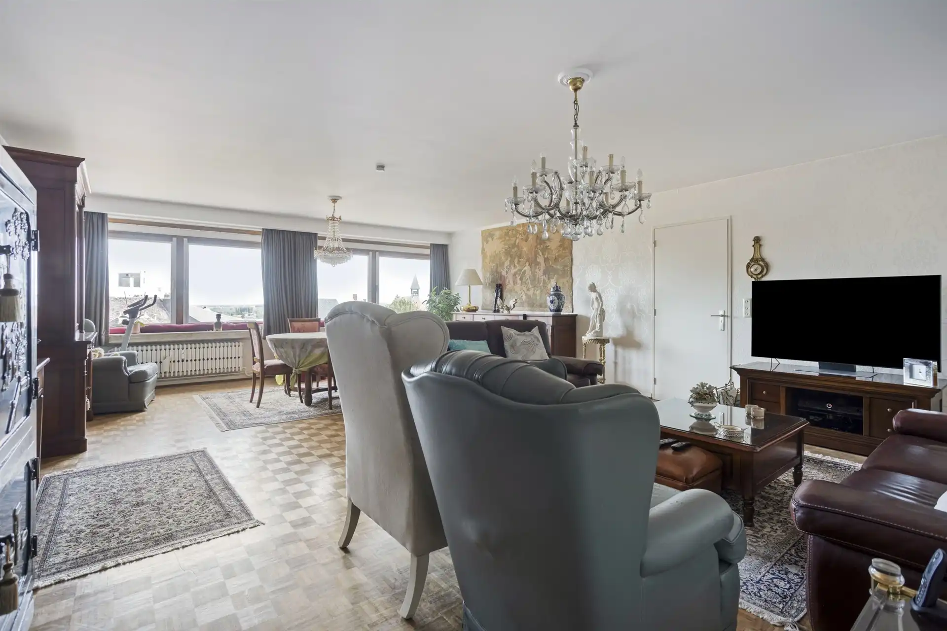 Zeer ruim, zonovergoten appartement met 3 slaapkamers! foto 6