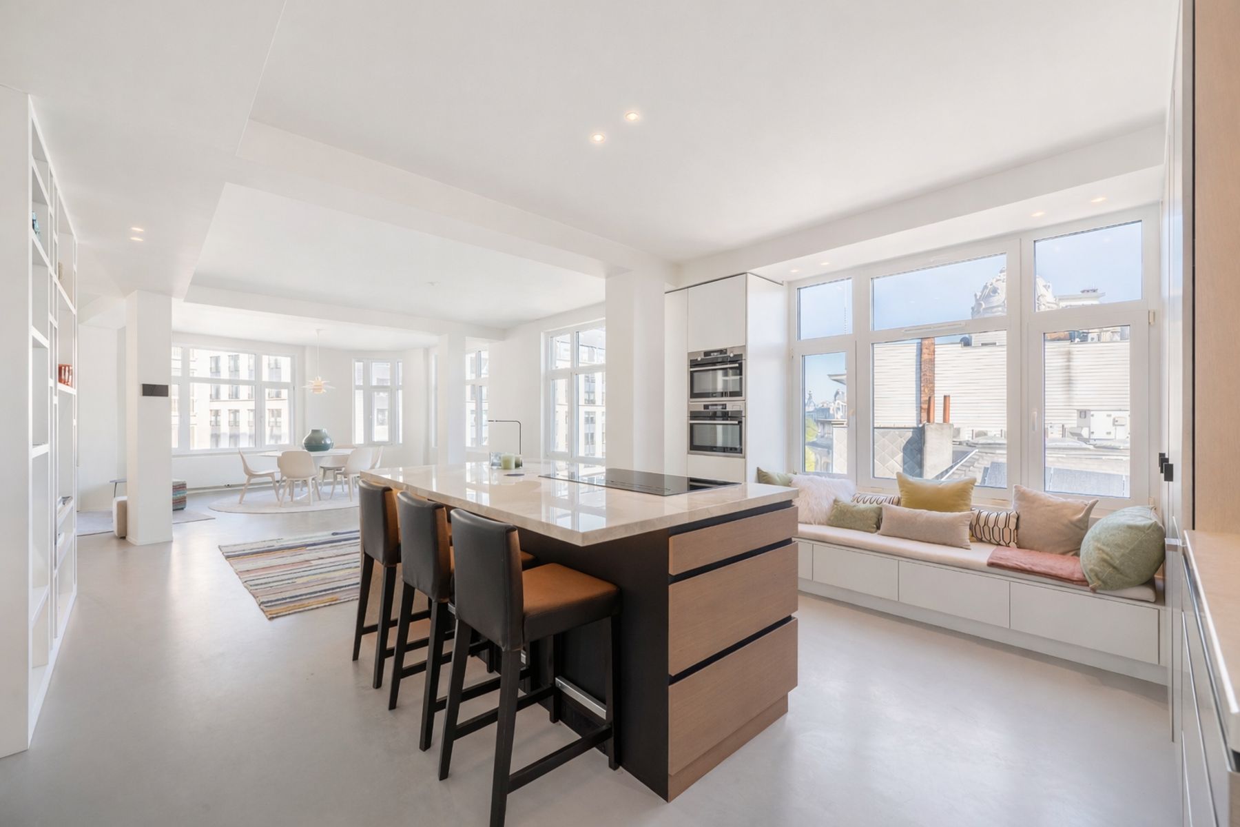 Luxueus gerenoveerd appartement in befaamde Meirbuilding foto 13