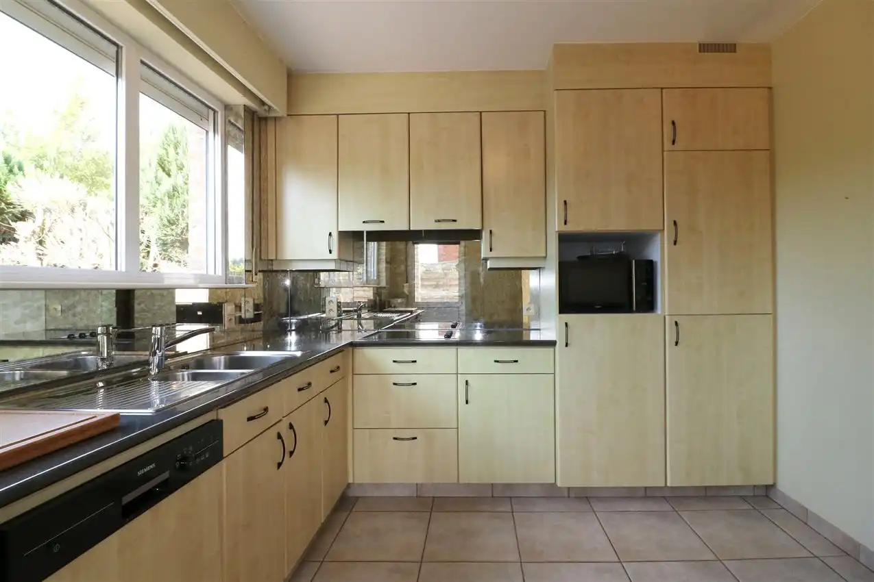 Gusting gelegen woning met 3 slp, garage en tuin foto 8