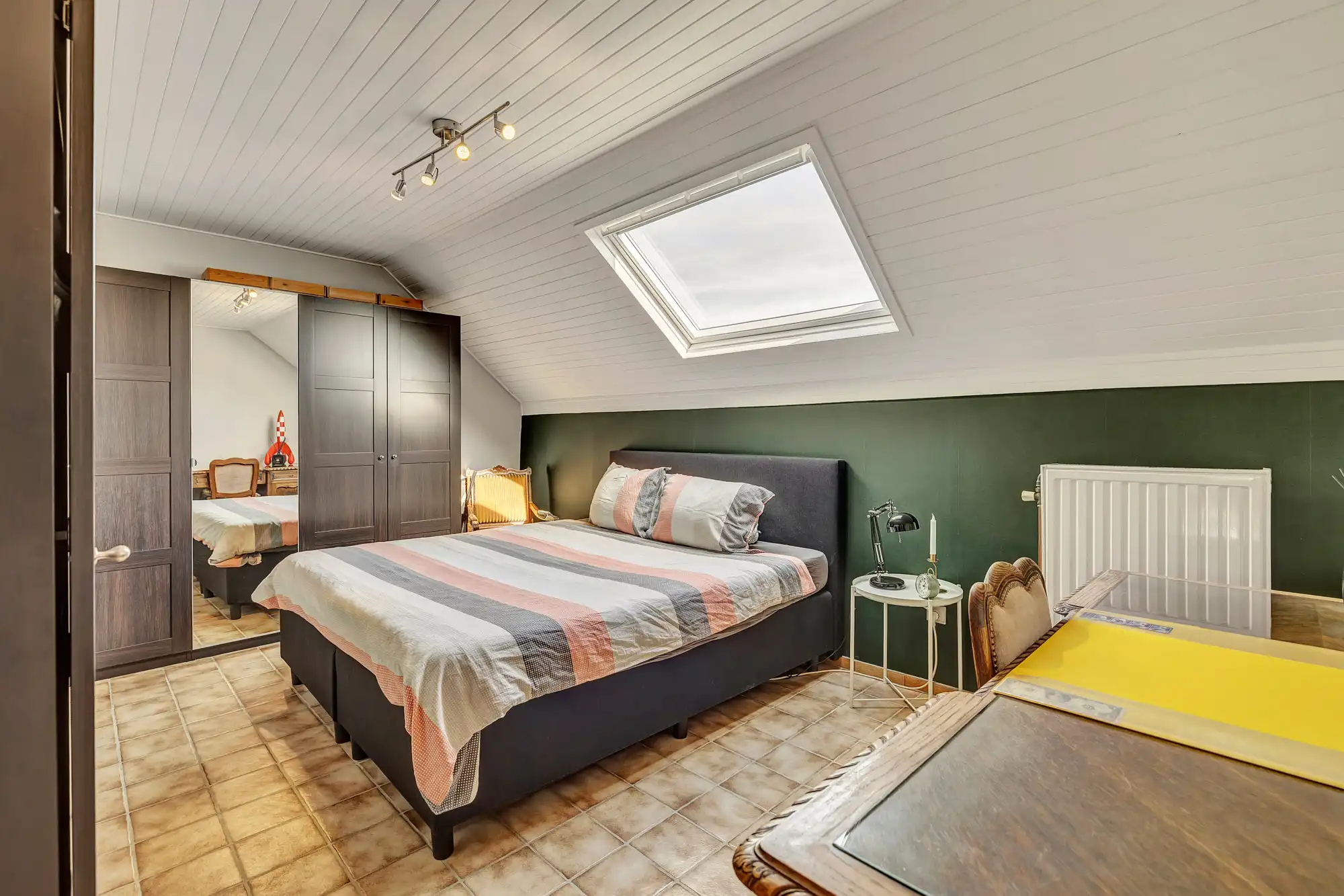 Charmante instapklare woning met 4 slpks, garage en tuin foto 18