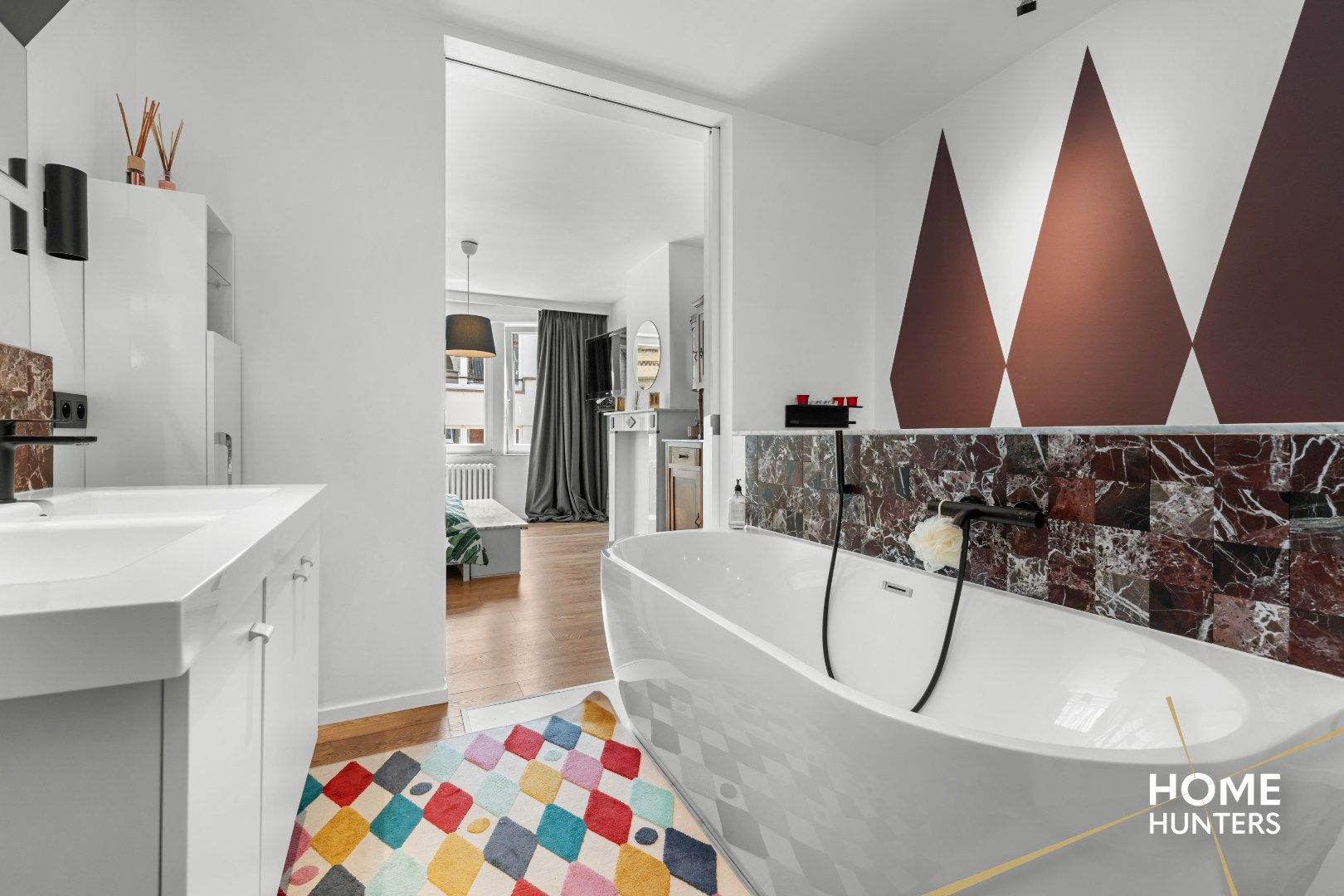 Instapklare, volledig gerenoveerde rijwoning met garage in hartje Wervik foto 12