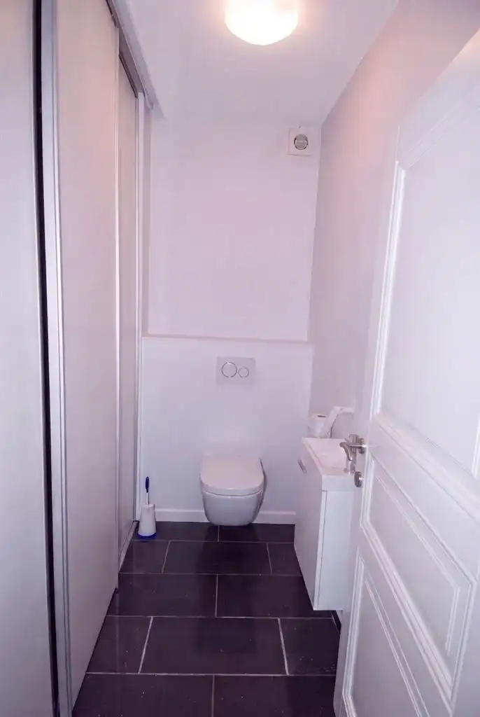 Gelijkvloers appartement met 2 ruime slaapkamers, mooie veranda, tuintje en garage. foto 9