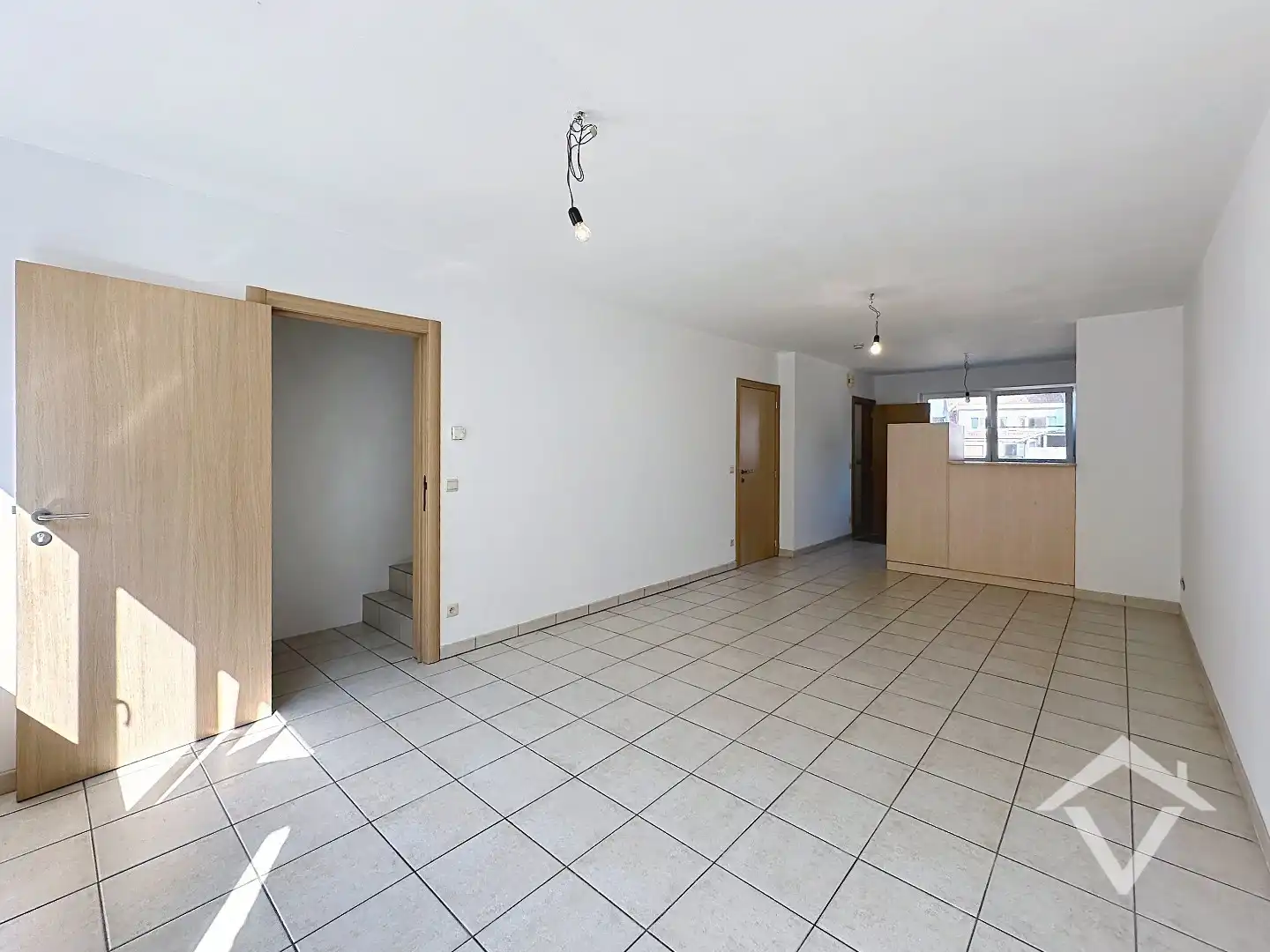 Ruim duplex appartement met zonnig terras in centrum Koekelare  foto 5